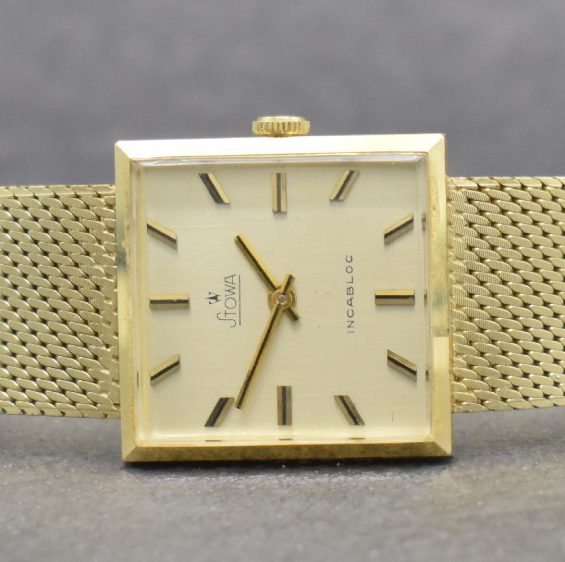 Detail a: STOWA Armbanduhr in GG 585/000, Schweiz um 1965, Handaufzug, Boden aufgedr., Goldband in GG 585/000, silb. Zifferbl. m. gold. Std.- Ind. & Zeigern, ...