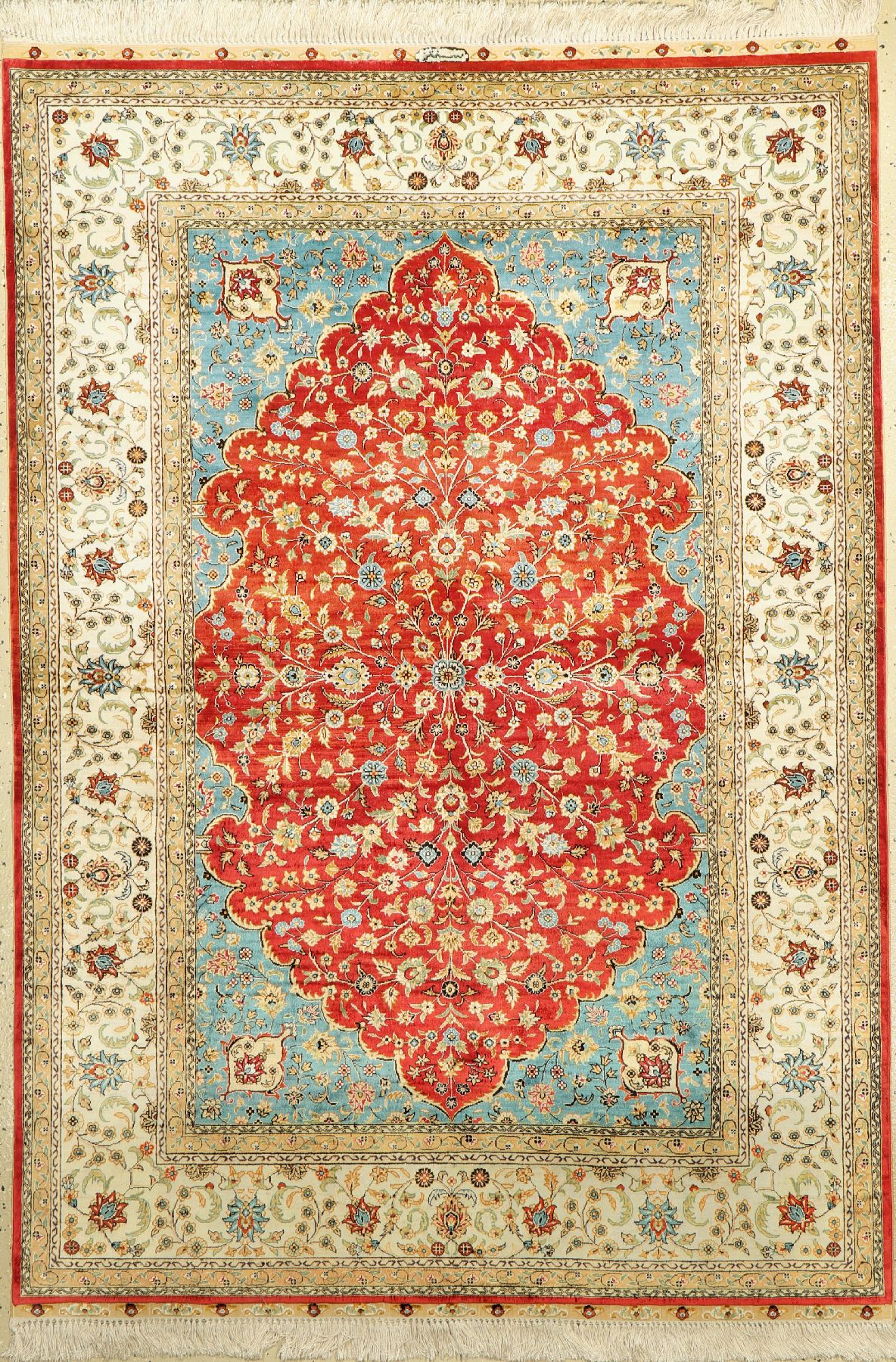 Hereke Seide ein, China, ca. 30 Jahre, reine Naturseide, ca. 180 x 126 cm, EHZ: 2