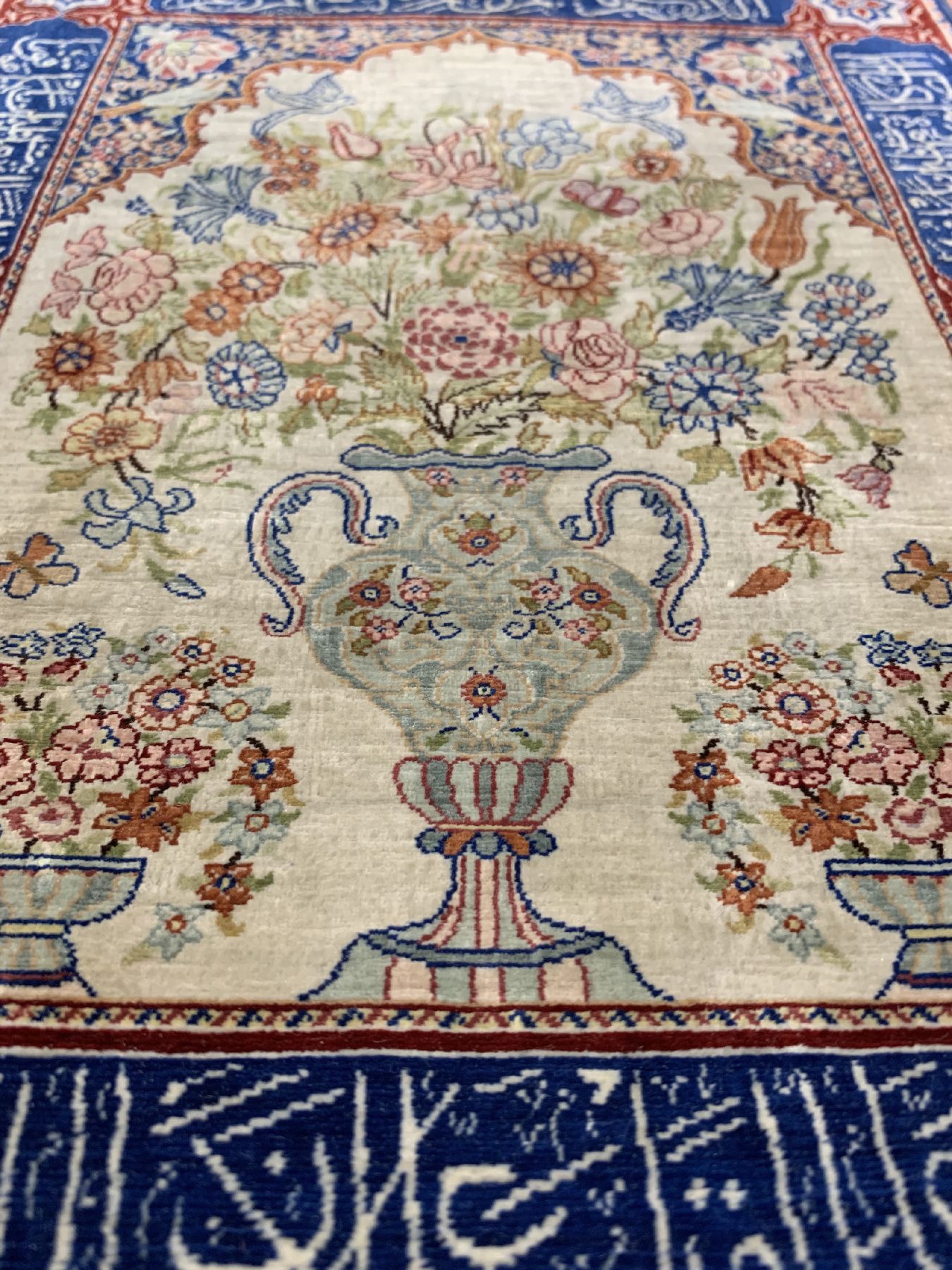 Detail c: Sehr feiner signierter Seiden Hereke,(20 x 20)(Ghurkhan), Türkei, um 1960, reine Naturseide, ca. 33 x 24 cm, ca.4 Mio Kn/qm, EHZ:2(Sehr guter ...