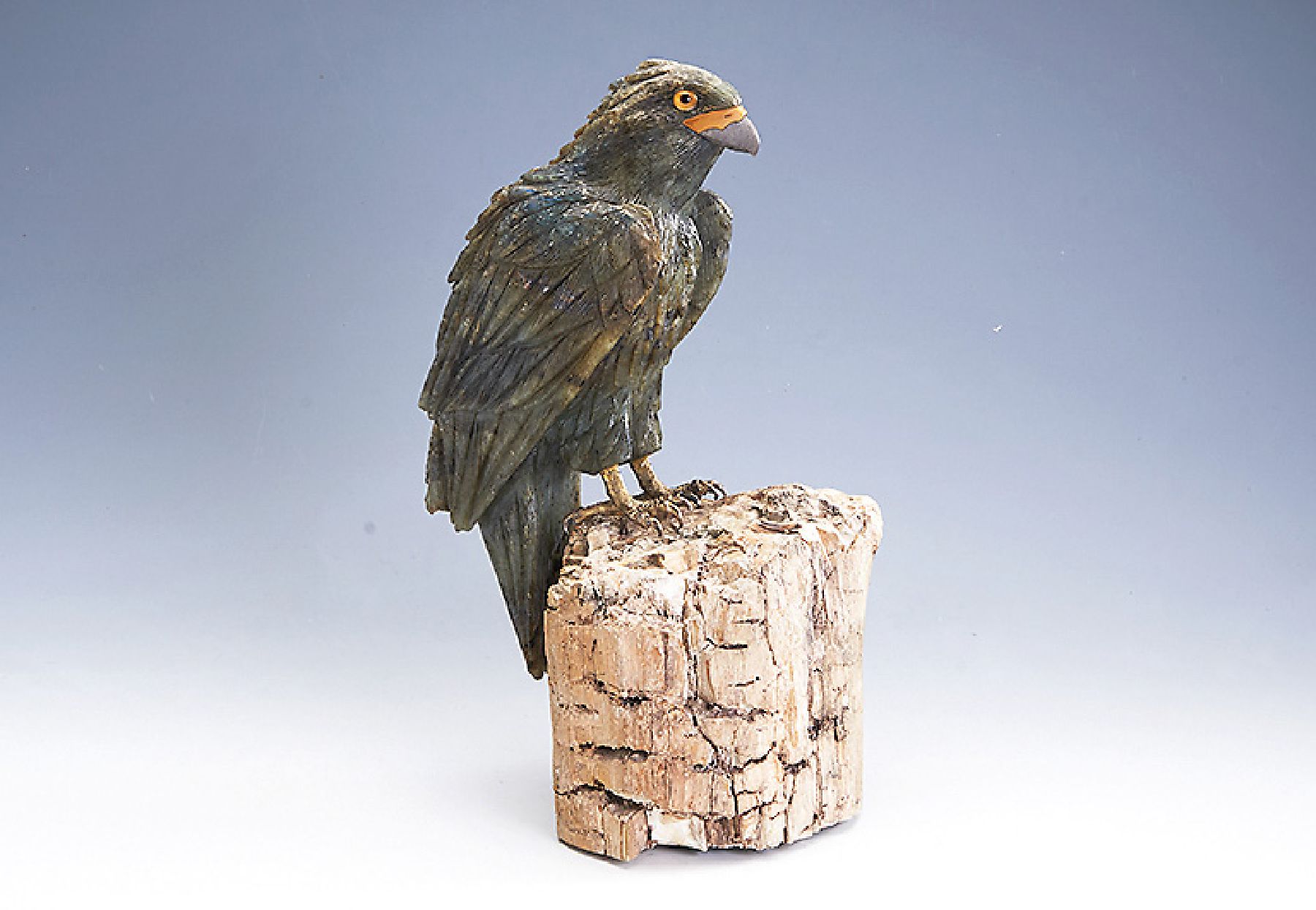Skulptur "Adler", Adler aus Labradorit, detaillierte Ausarbeitung, naturalistische Darstellung, 1 Flügelspitze besch., Klauen Metall ...