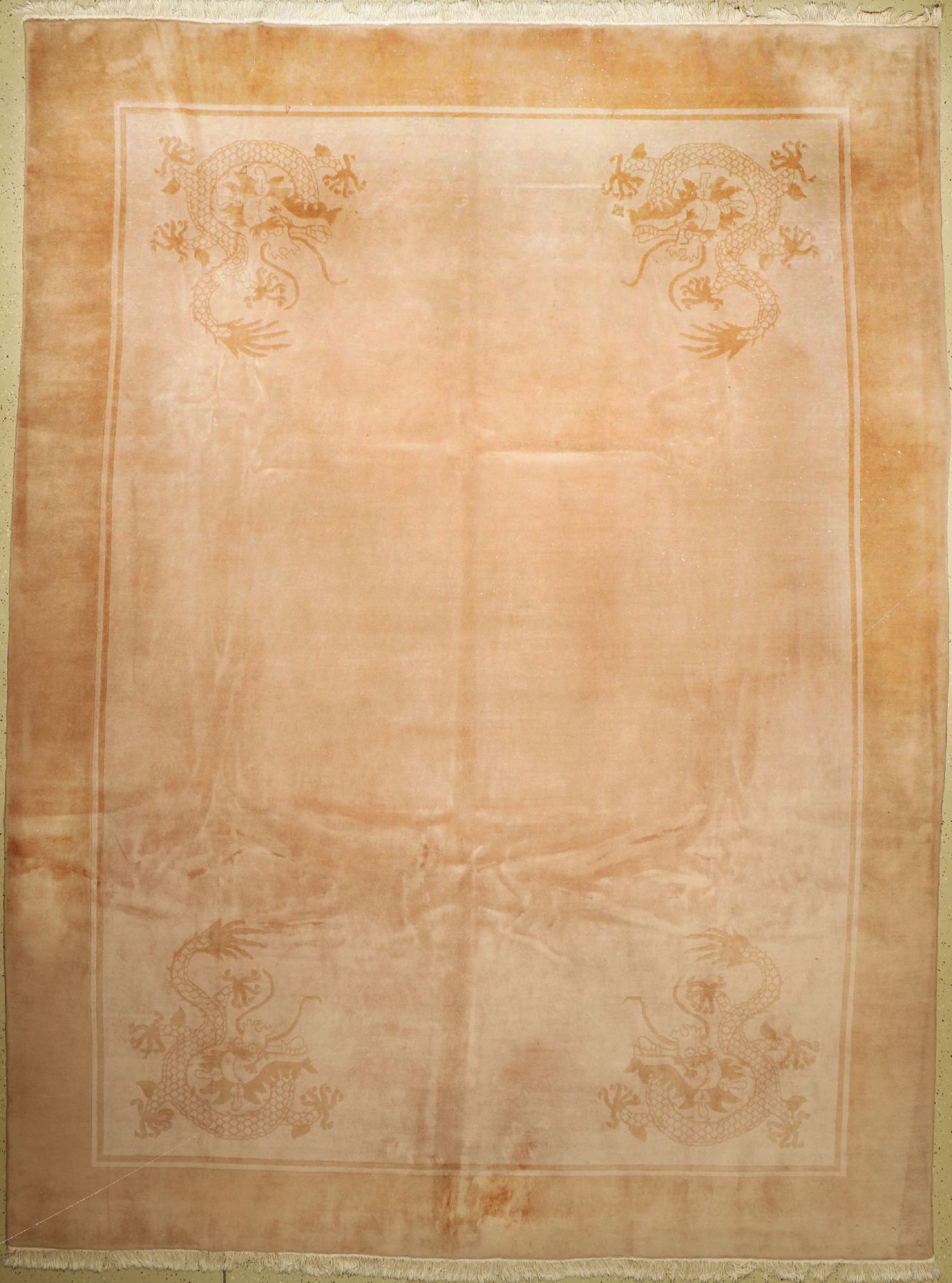 Drachenteppich, China, ca. 60 Jahre, Wolle aufBaumwolle, ca. 390 x 292 cm, EHZ: 3, fleckig