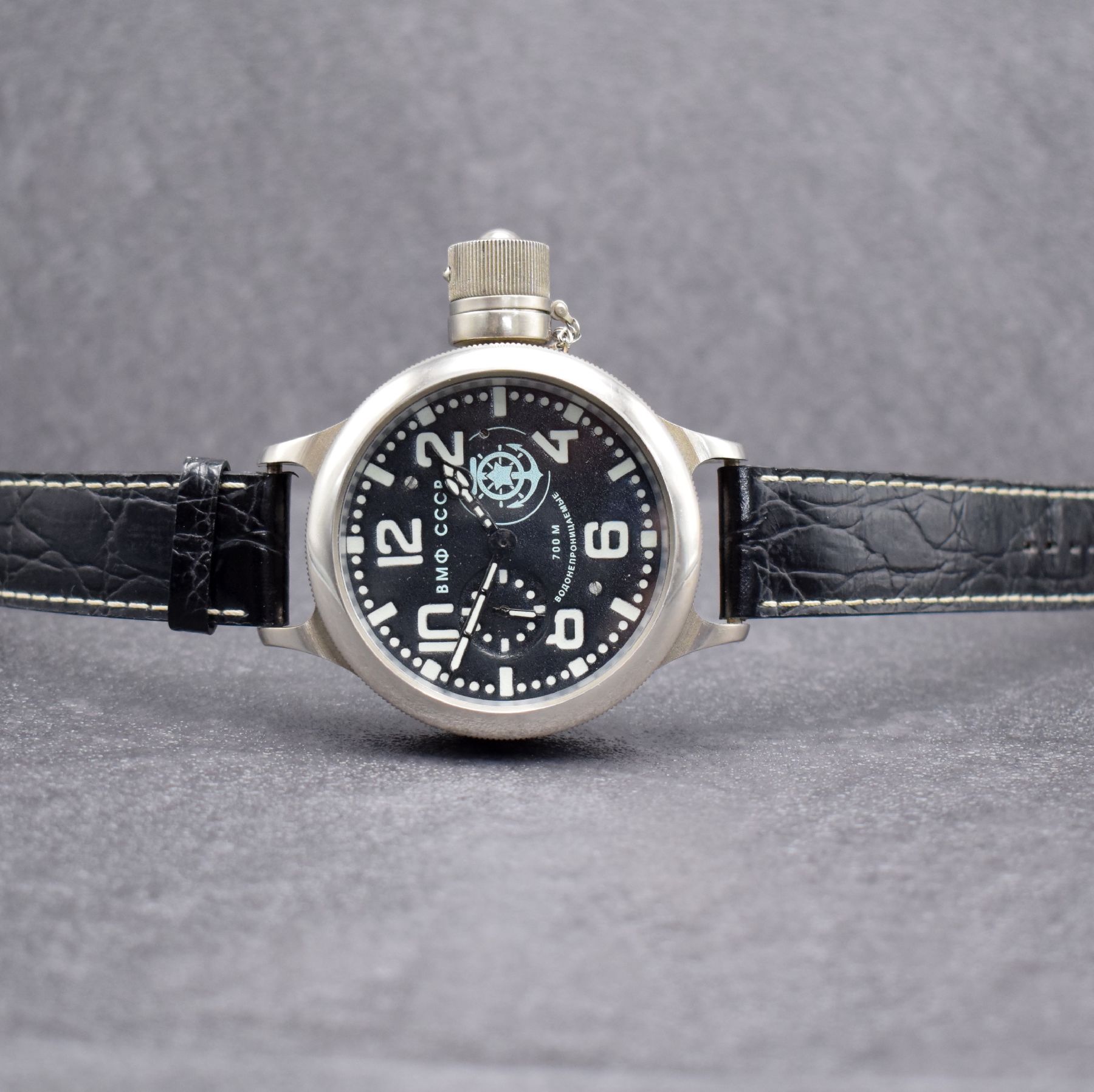 Detail a: Taucheruhr der Sowjetischen Kriegsmarine Nummer 1127, Sowjetunion 1970er Jahre, Handaufzug, Ref. TY 13-02-66, verschr. Metallgeh., Rücks. wie ...