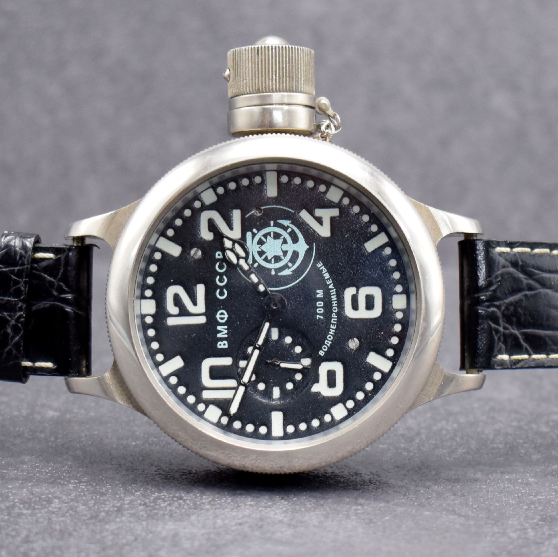 Detail b: Taucheruhr der Sowjetischen Kriegsmarine Nummer 1127, Sowjetunion 1970er Jahre, Handaufzug, Ref. TY 13-02-66, verschr. Metallgeh., Rücks. wie ...