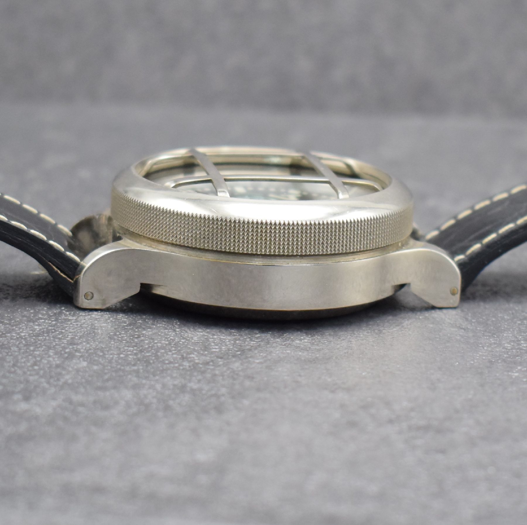 Detail e: Taucheruhr der Sowjetischen Kriegsmarine Nummer 1127, Sowjetunion 1970er Jahre, Handaufzug, Ref. TY 13-02-66, verschr. Metallgeh., Rücks. wie ...