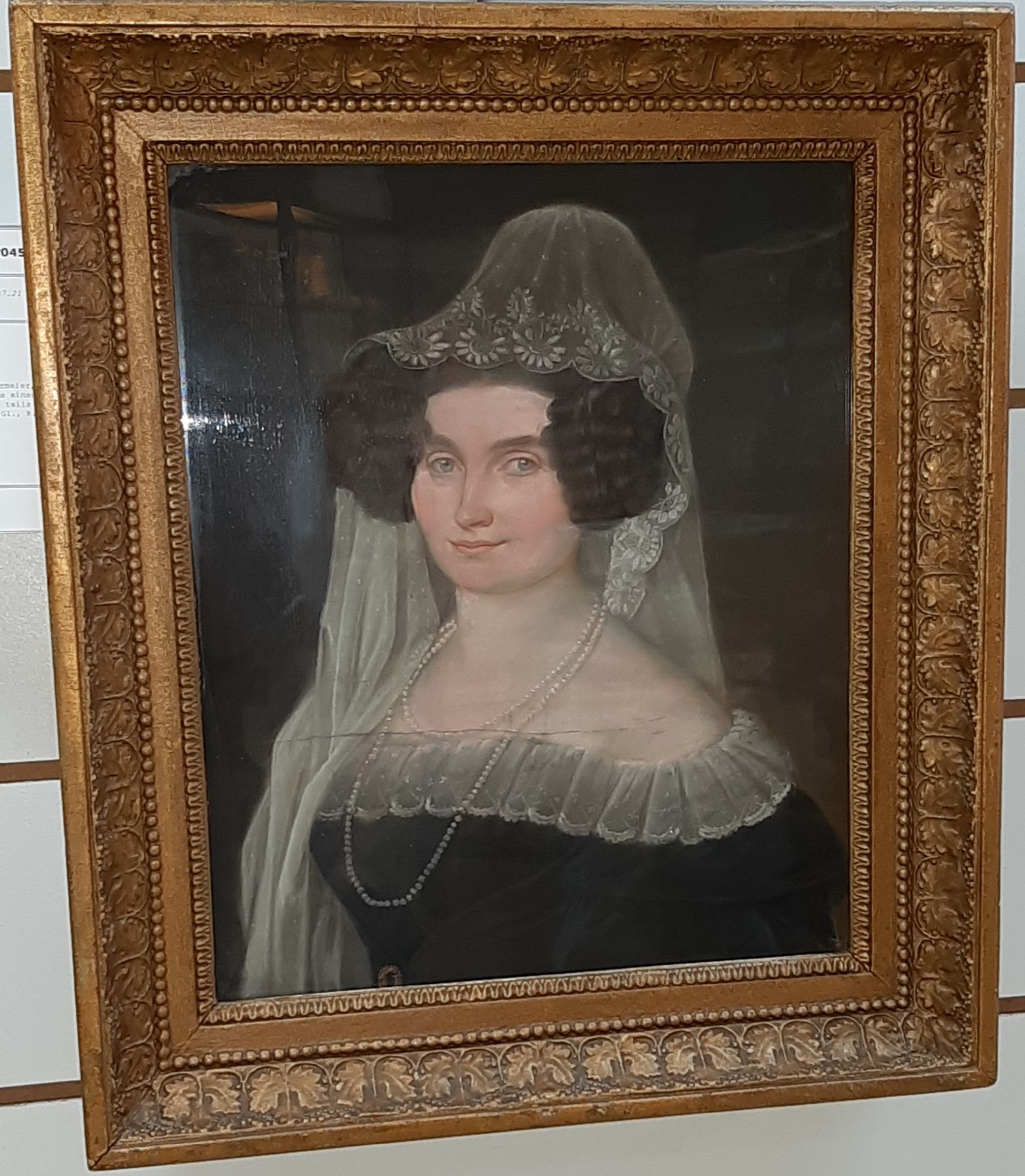 Detail a: Unbekannter Maler des Biedermeier, deutsch, um 1820, 2 Porträts eines Paares, Pastell auf Papier, teils löchrig, je ca. 36x30cm, u.Gl., R. ca. ...
