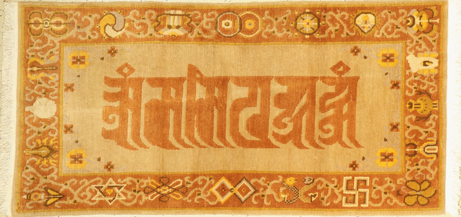 Tibet alt, mit Kaligrafie, ca. 60 Jahre, Wolle auf Baumwolle, ca. 178 x 87 cm, EHZ: 2