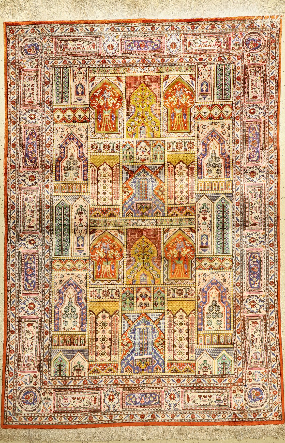 Ghom Seide alt, Persien, ca. 60 Jahre, reine Naturseide, ca. 195 x 135 cm, EHZ: 2, (leicht verfärbt)