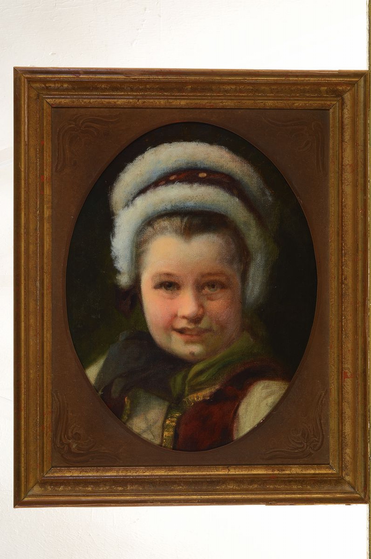 Detail k: Unbekannter Maler, deutsch, um 1900-10, Porträt eines Mädchens mit Pelzmütze, Öl/Lwd, ovaler Bildausschnitt ca. 45x34cm, R. ca. 58x48cm