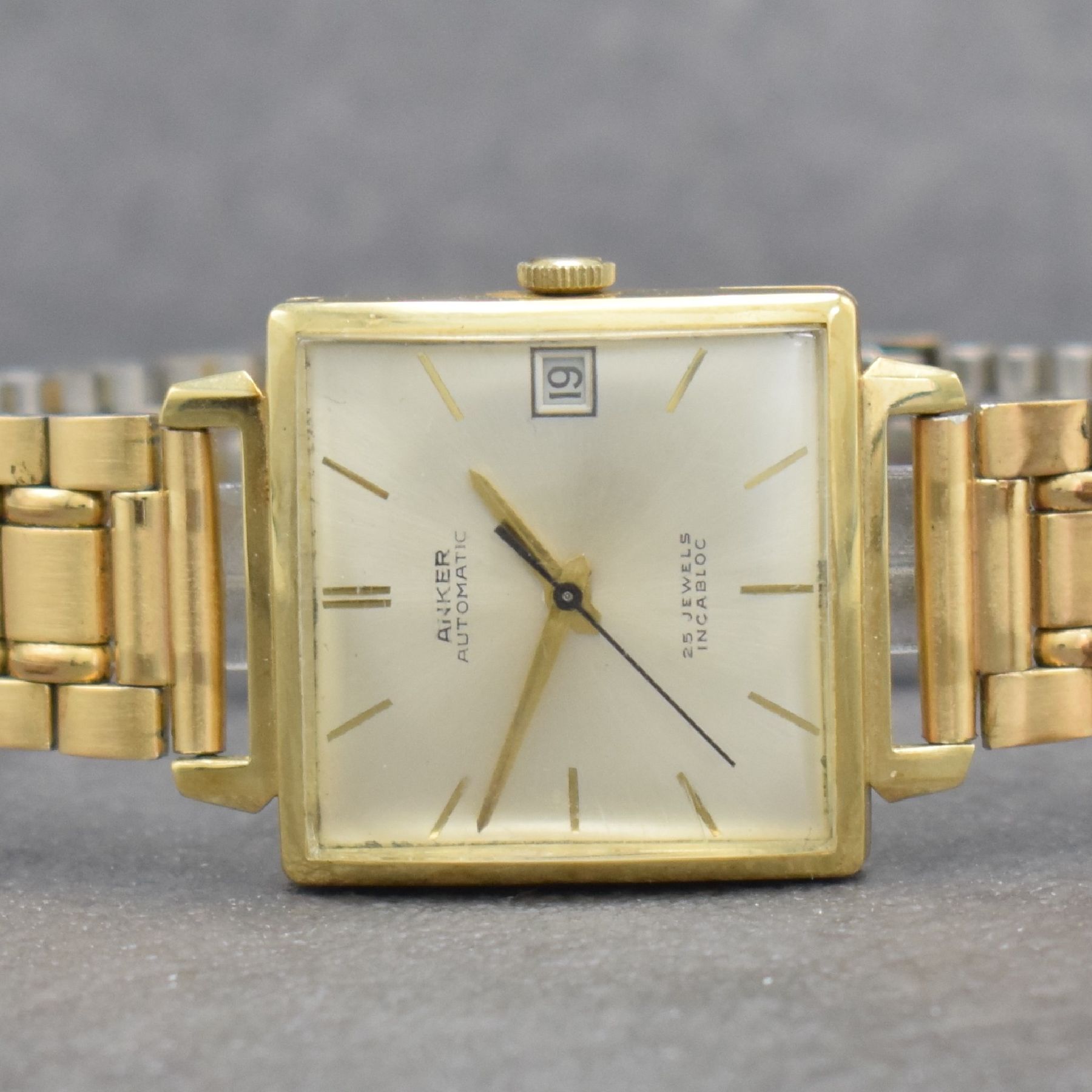 Detail a: ANKER Herrenarmbanduhr in GG 585/000, Deutschland um 1960, Automatik, 2-teil. Geh., Boden aufgedr., verg. Gliederband später, silb. Zifferbl., ...