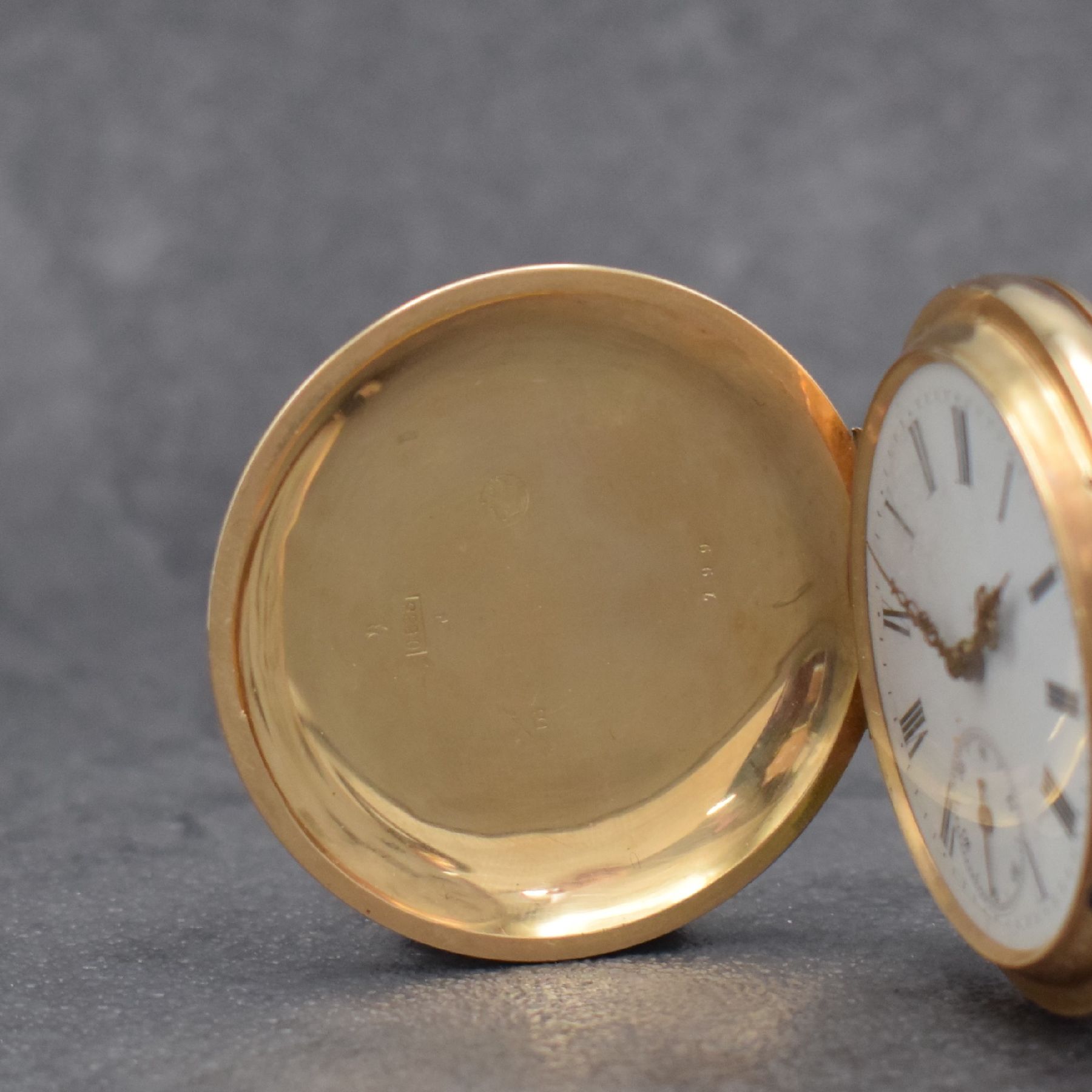 Detail a: PHILIPPE DUBOIS & Fils Savonette in RoseG 585/000, Schweiz um 1900, 3-Deckel-Goldgeh. dell., Emailzifferbl. m. röm. Zahlen riss., Louis-Zeiger, ...