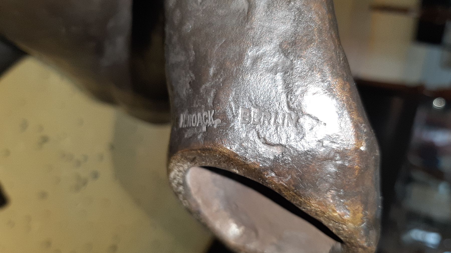 Detail h: Fritz Klimsch, 1870 Frankfurt/Main-1960 Freiburg, "kleine Schauende", 1936, Bronzeskulptur, monogrammiert auf der Fußsohle,Gießerstempel ...