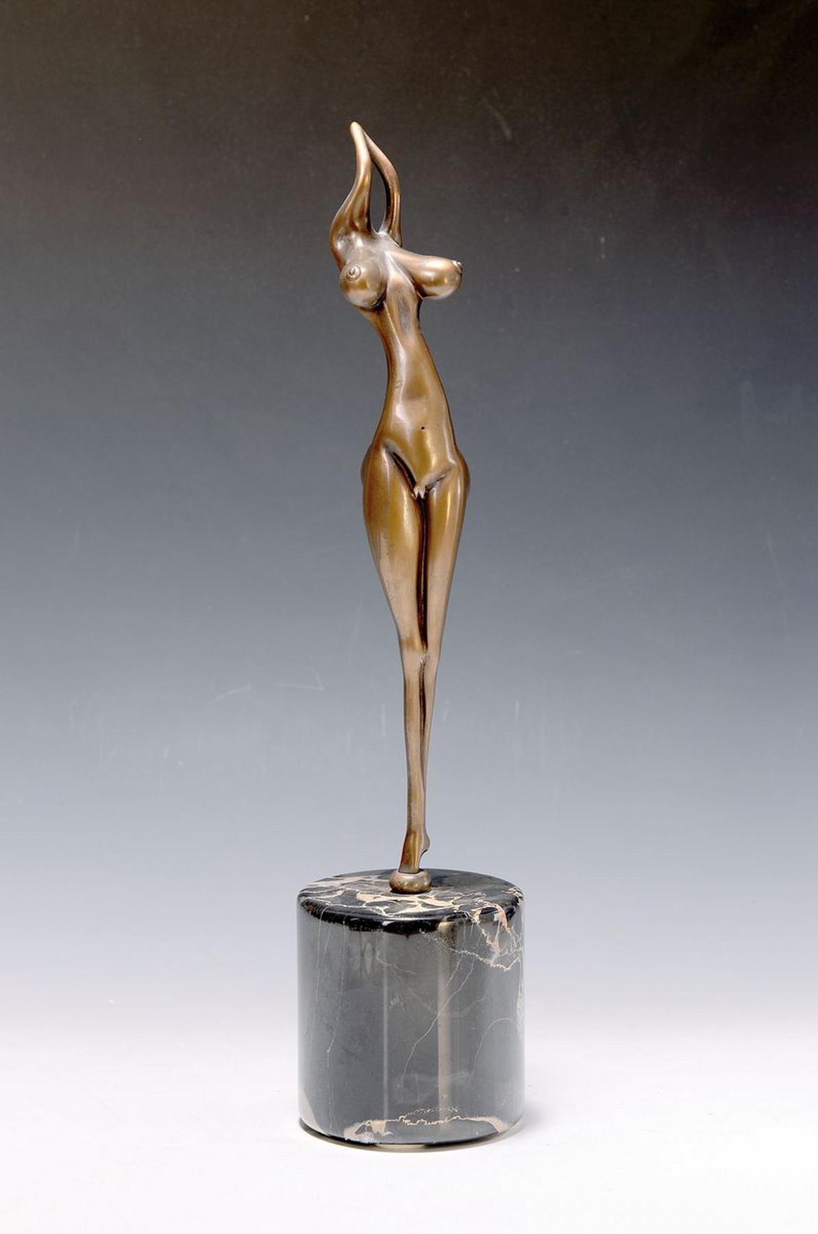 Unbekannter Künstler, Bronzeskulptur, stehende Akt, unsign., H. ca. 44 cm