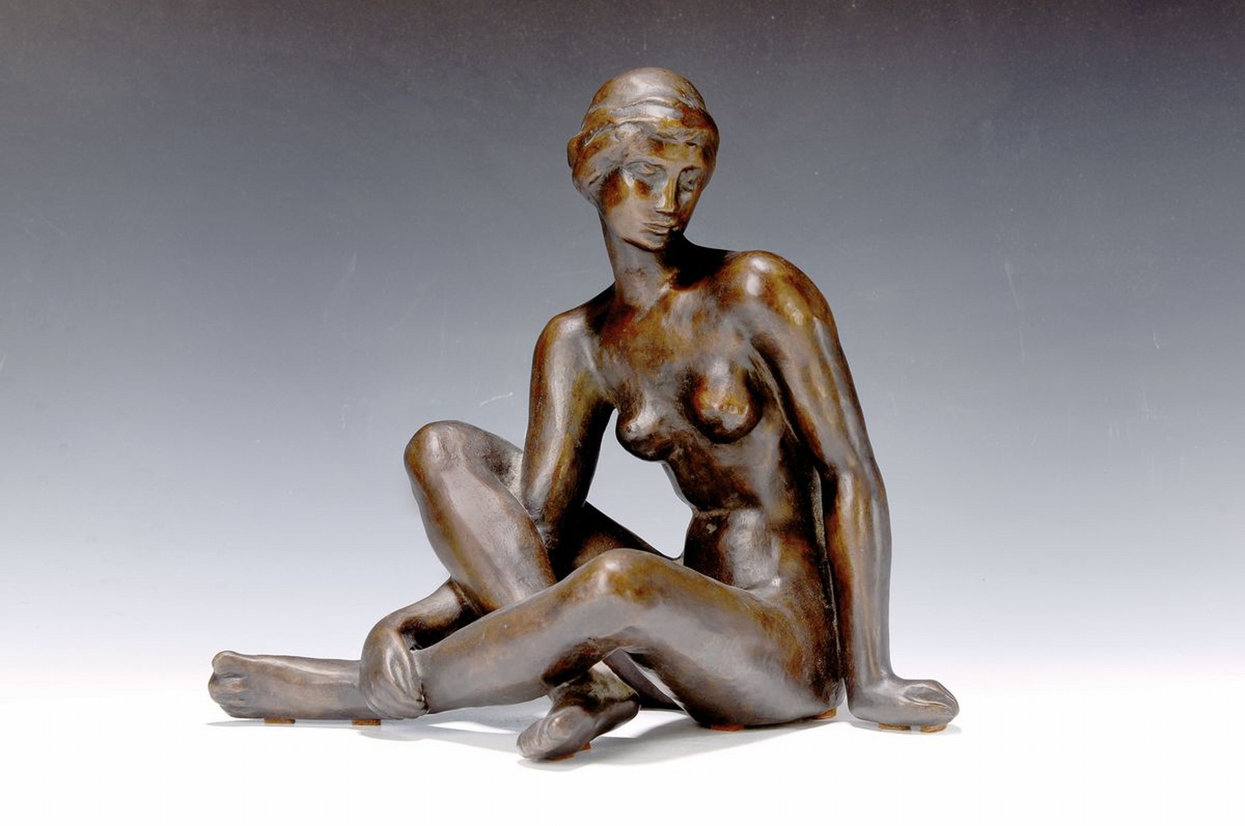 Fritz Klimsch, 1870 Frankfurt/Main-1960 Freiburg, "Mädchen mit Turban", 1955, Bronzeskulptur, monogrammiert auf der Fußsohle, ...