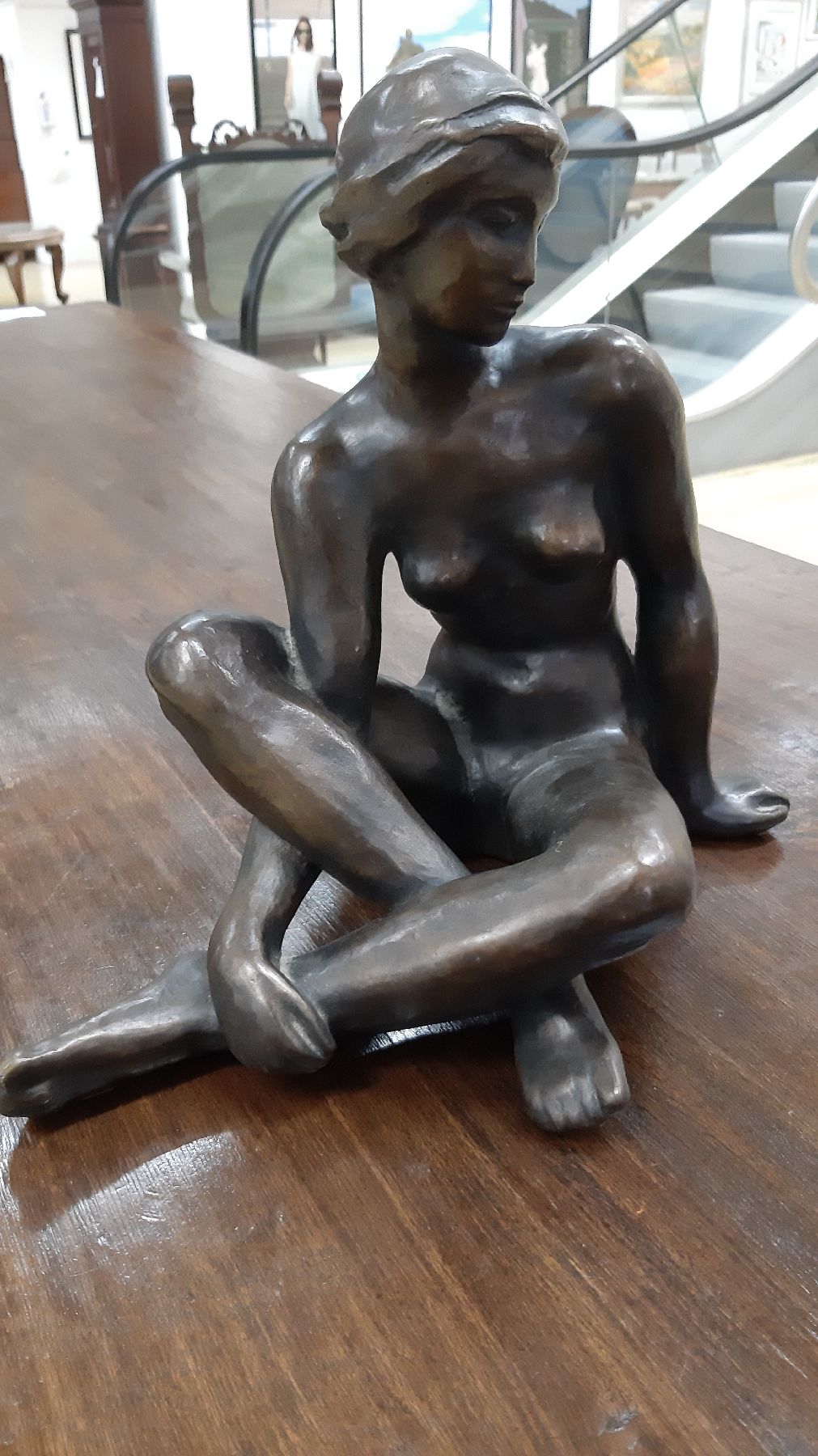 Detail a: Fritz Klimsch, 1870 Frankfurt/Main-1960 Freiburg, "Mädchen mit Turban", 1955, Bronzeskulptur, monogrammiert auf der Fußsohle, ...