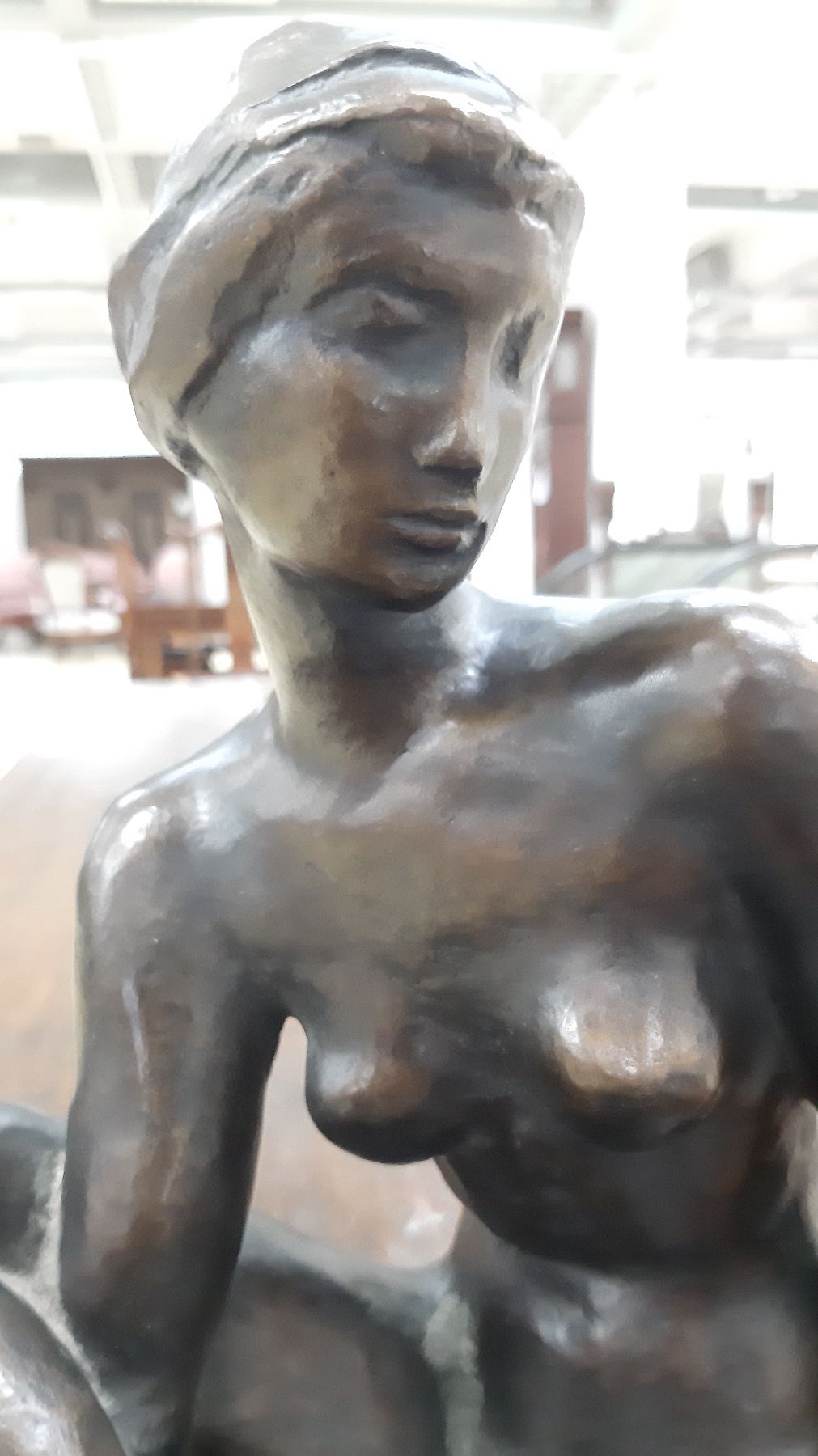 Detail b: Fritz Klimsch, 1870 Frankfurt/Main-1960 Freiburg, "Mädchen mit Turban", 1955, Bronzeskulptur, monogrammiert auf der Fußsohle, ...