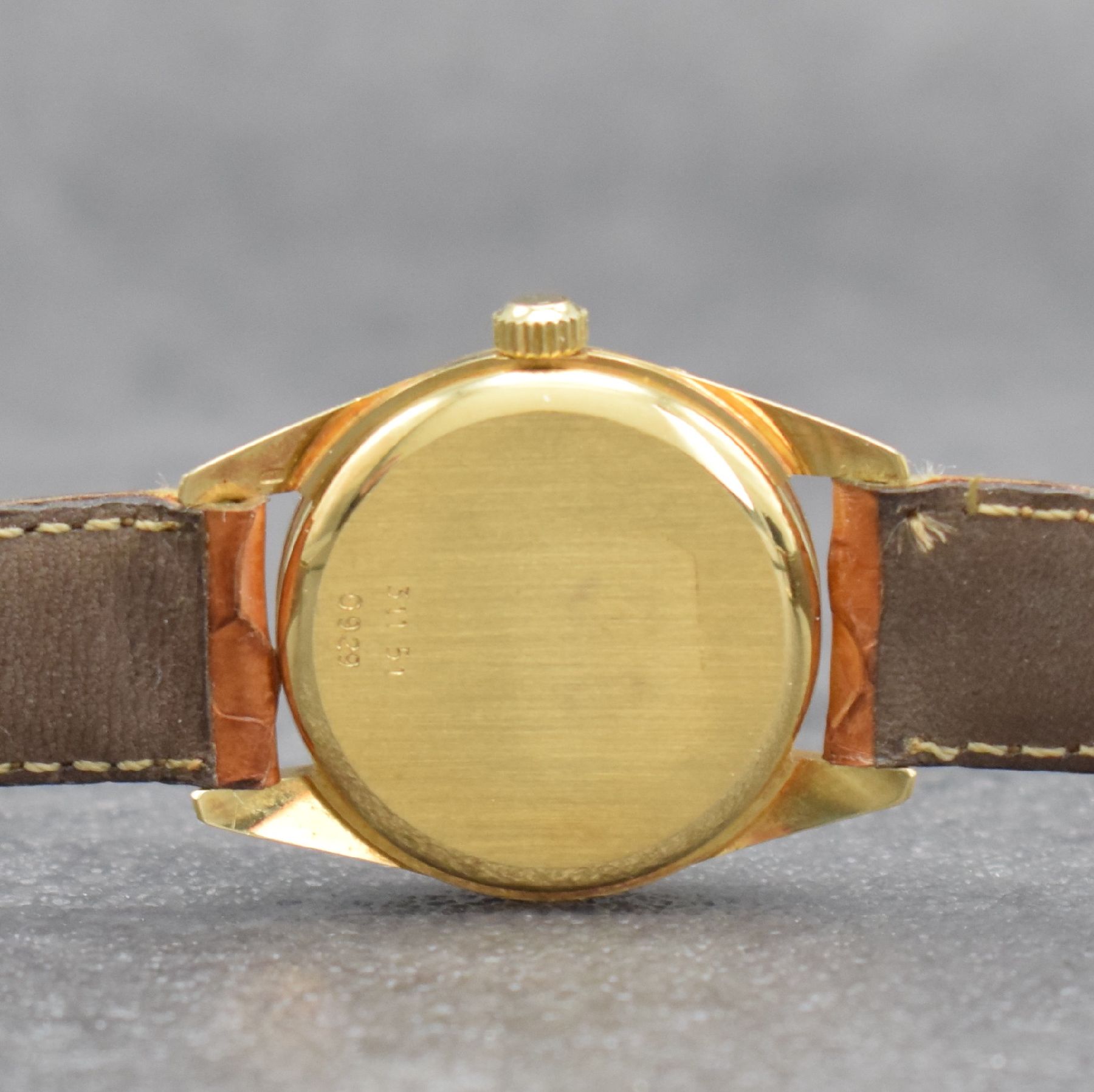 Detail f: ULYSSE NARDIN Damenarmbanduhr mit Vollkalender in GG 750/000, Schweiz um 1980, Handaufzug, Ref. 311 51, 3-teil. Geh., Boden & Glasrand aufgedr., ...