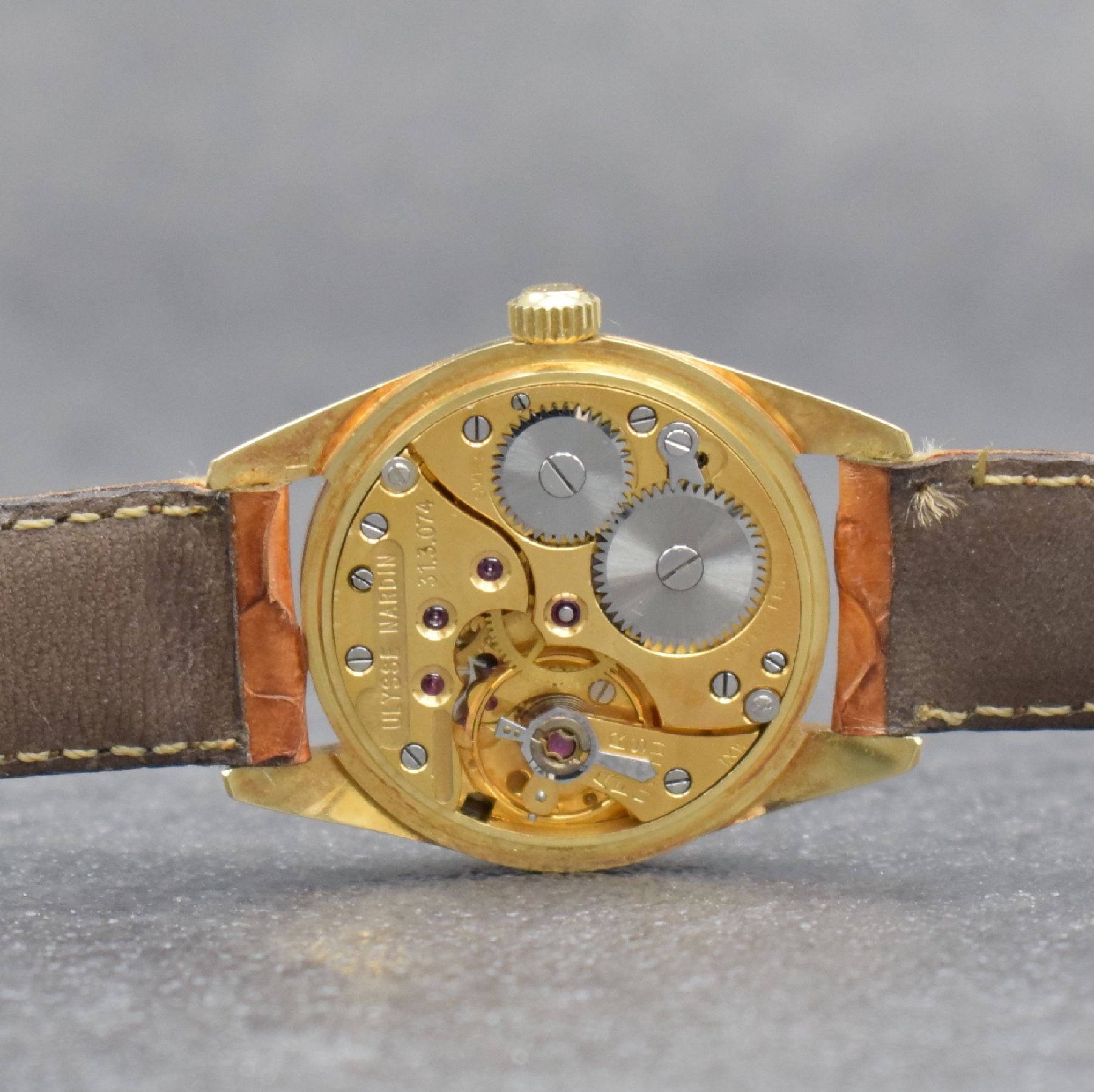 Detail g: ULYSSE NARDIN Damenarmbanduhr mit Vollkalender in GG 750/000, Schweiz um 1980, Handaufzug, Ref. 311 51, 3-teil. Geh., Boden & Glasrand aufgedr., ...