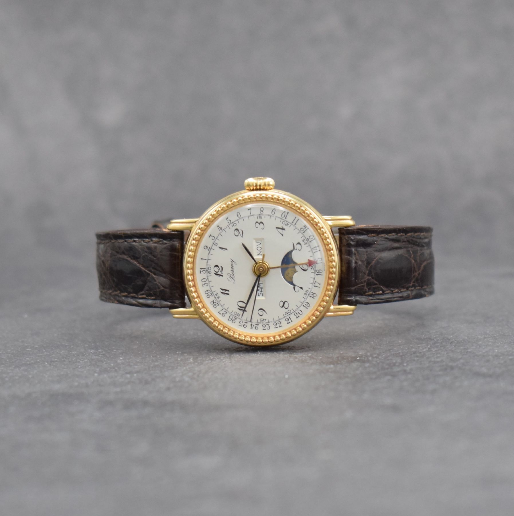 BERNEY Damenarmbanduhr mit Vollkalender in GG 750/000, Schweiz um 1980, Handaufzug, 3- teil. Geh., Boden & Glasrand aufgedr., silb. Zifferbl. m. ...