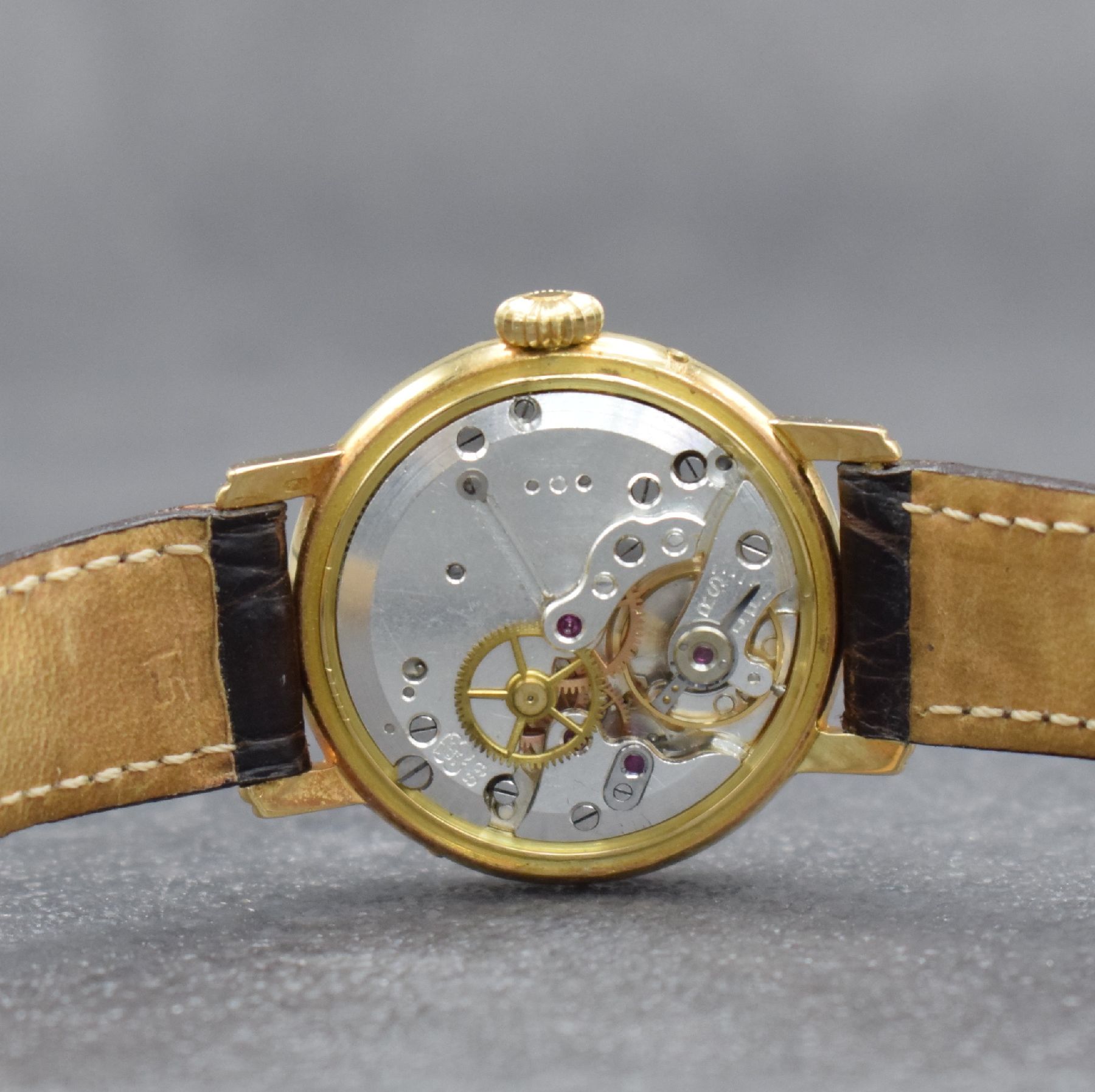 Detail g: BERNEY Damenarmbanduhr mit Vollkalender in GG 750/000, Schweiz um 1980, Handaufzug, 3- teil. Geh., Boden & Glasrand aufgedr., silb. Zifferbl. m. ...