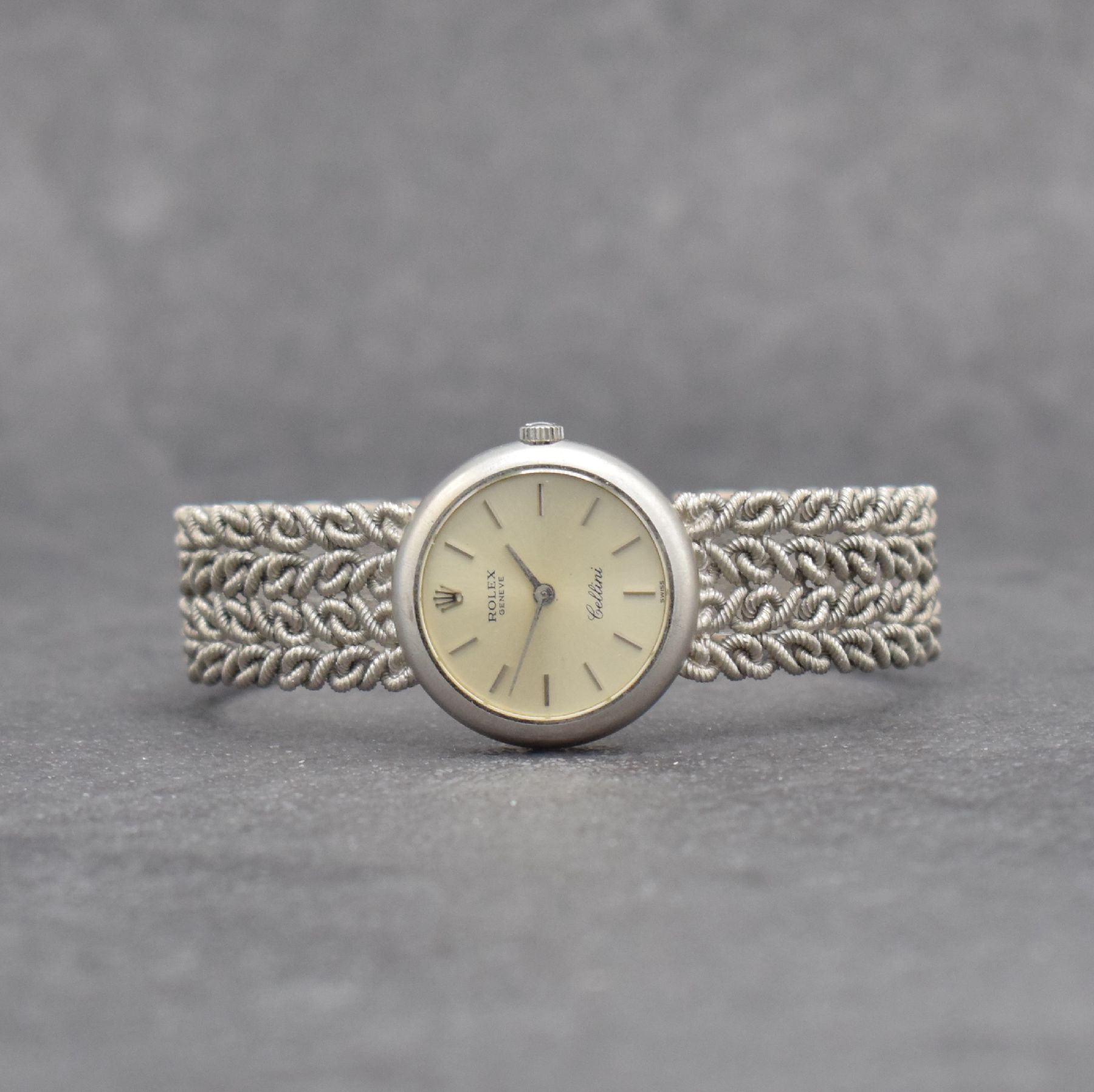 ROLEX Cellini Damenarmbanduhr in WG 585/000, Schweiz 1970er Jahre, Handaufzug, Glasrand aufgedr., Kettenglieder-Band in WG 585/000, silb. Zifferbl. ...