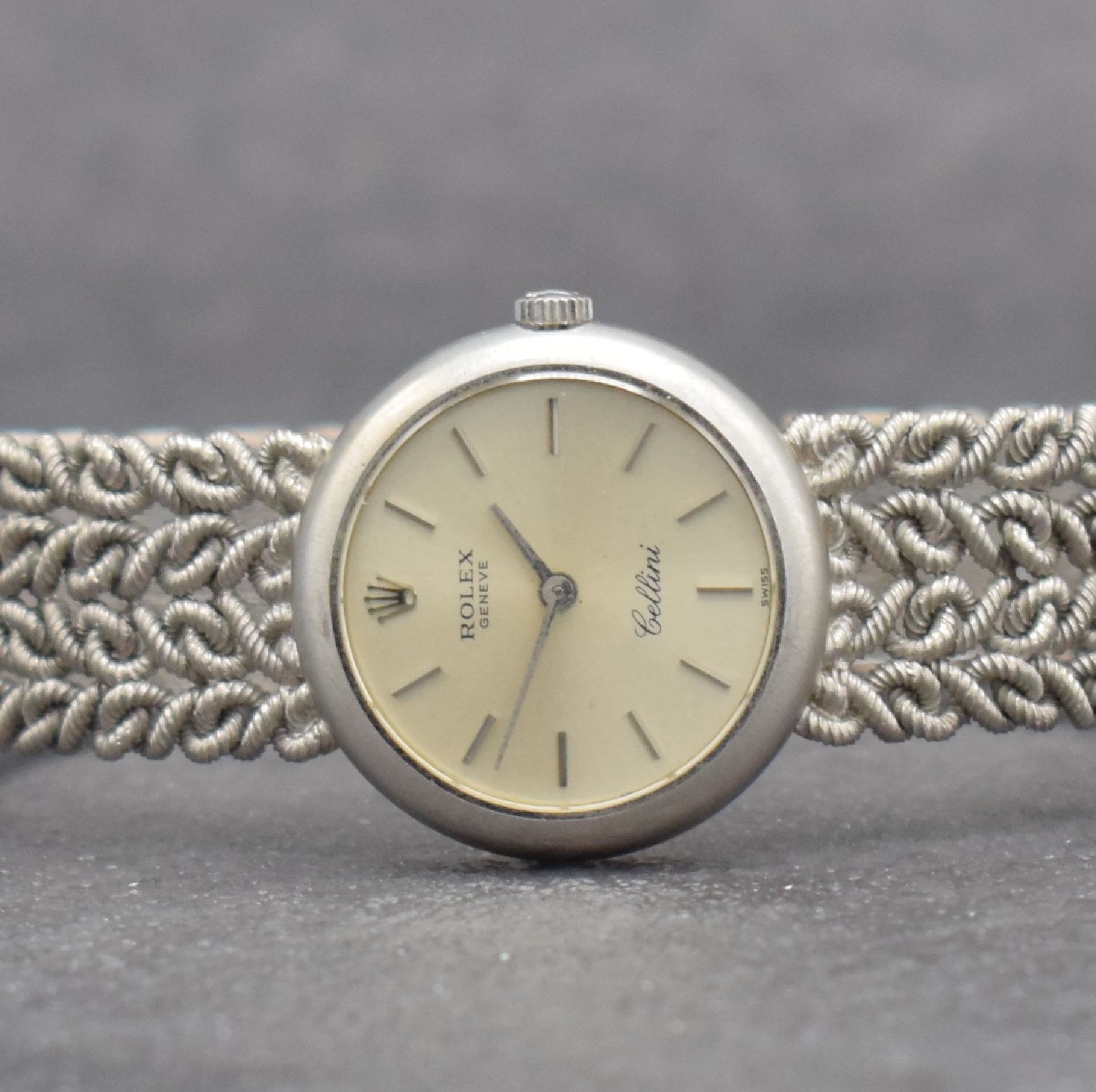 Detail a: ROLEX Cellini Damenarmbanduhr in WG 585/000, Schweiz 1970er Jahre, Handaufzug, Glasrand aufgedr., Kettenglieder-Band in WG 585/000, silb. Zifferbl. ...