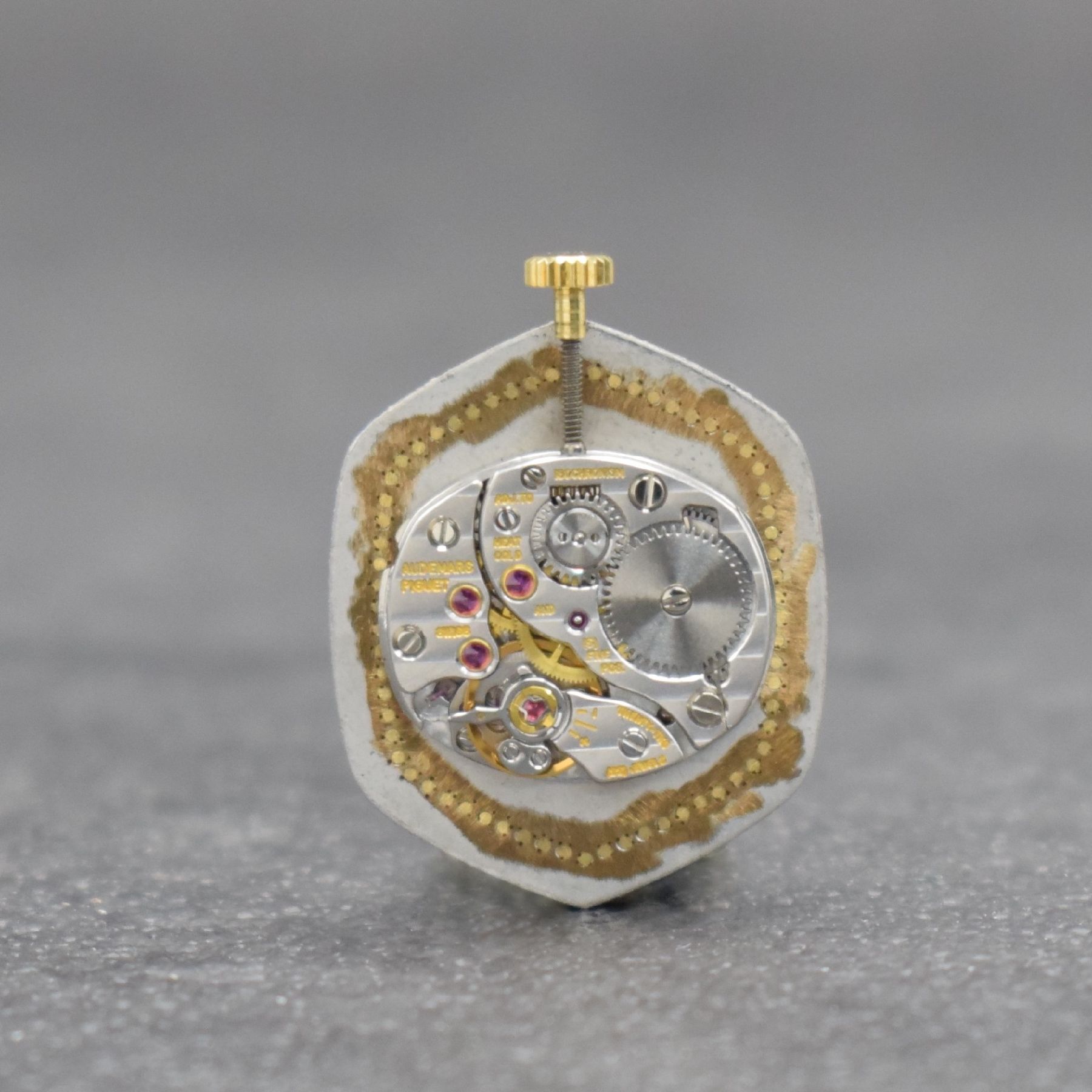 Detail h: AUDEMARS PIGUET ausgefallene Damenarmbanduhr in GG/WG 750/000, Schweiz um 1980, Handaufzug, 2-teil. Geh., Boden aufgedr., silb. Zifferbl. m. gold. ...