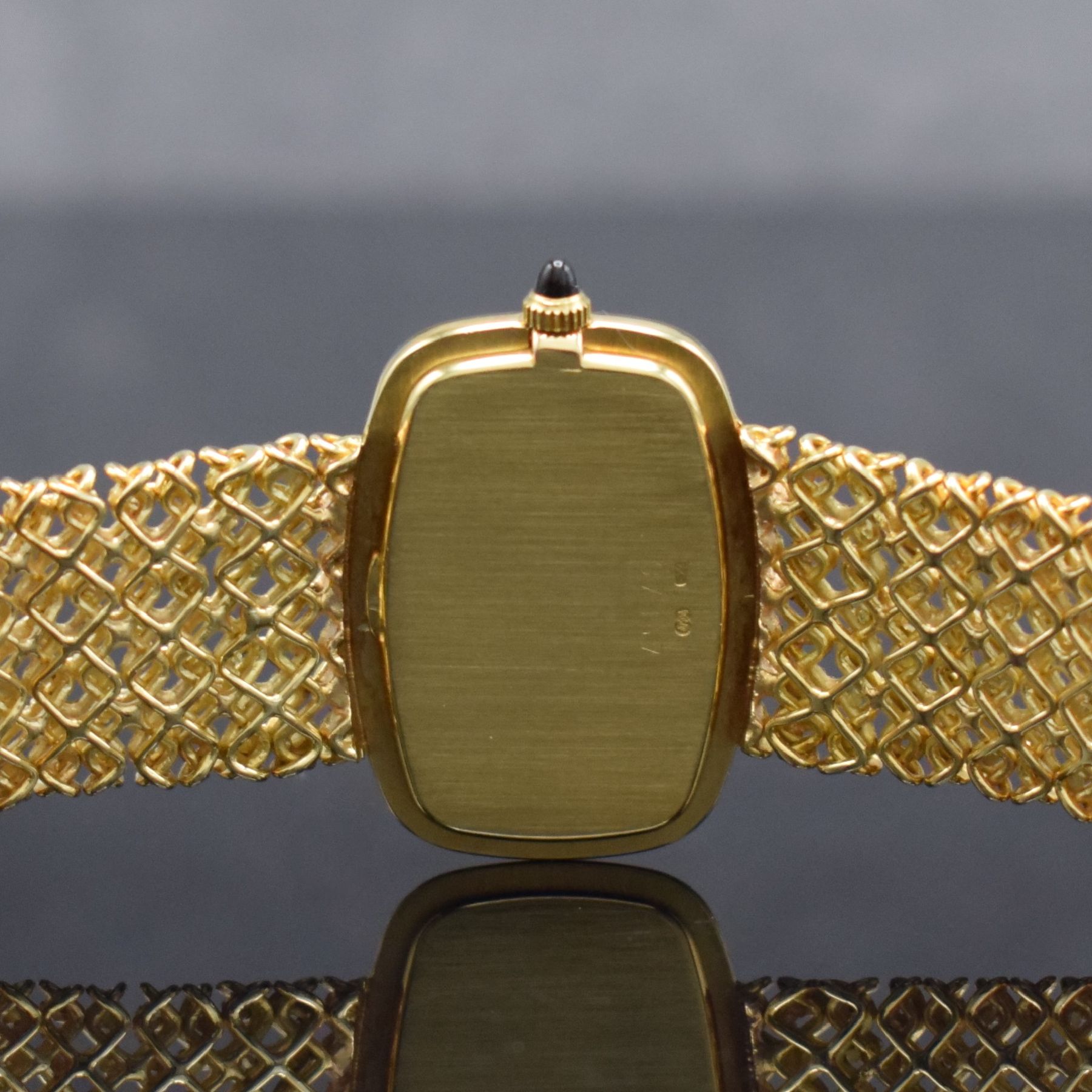 Detail f: AUDEMARS PIGUET ausgefallene Damenarmbanduhr in GG 750/000, Schweiz um 1980, Handaufzug, gestuftes Geh., Boden aufgedr., feines Schmuckband in GG ...