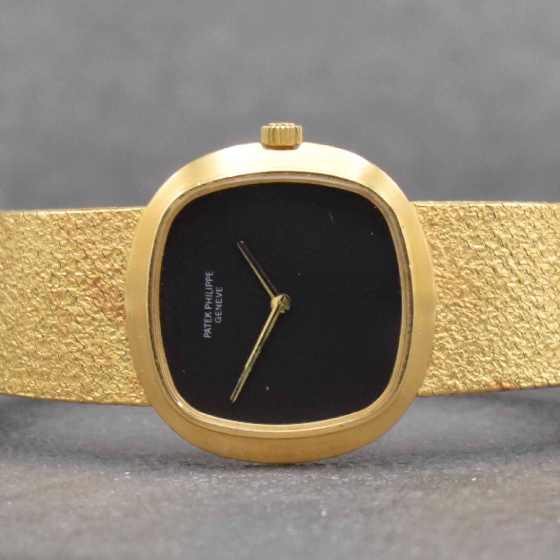 Detail a: PATEK PHILIPPE feine Damenarmbanduhr in GG 750/000 Referenz 4115 1, Handaufzug, Schweiz um 1972, 2-teil. Goldgeh. inkl. Milanaiseband, Boden ...