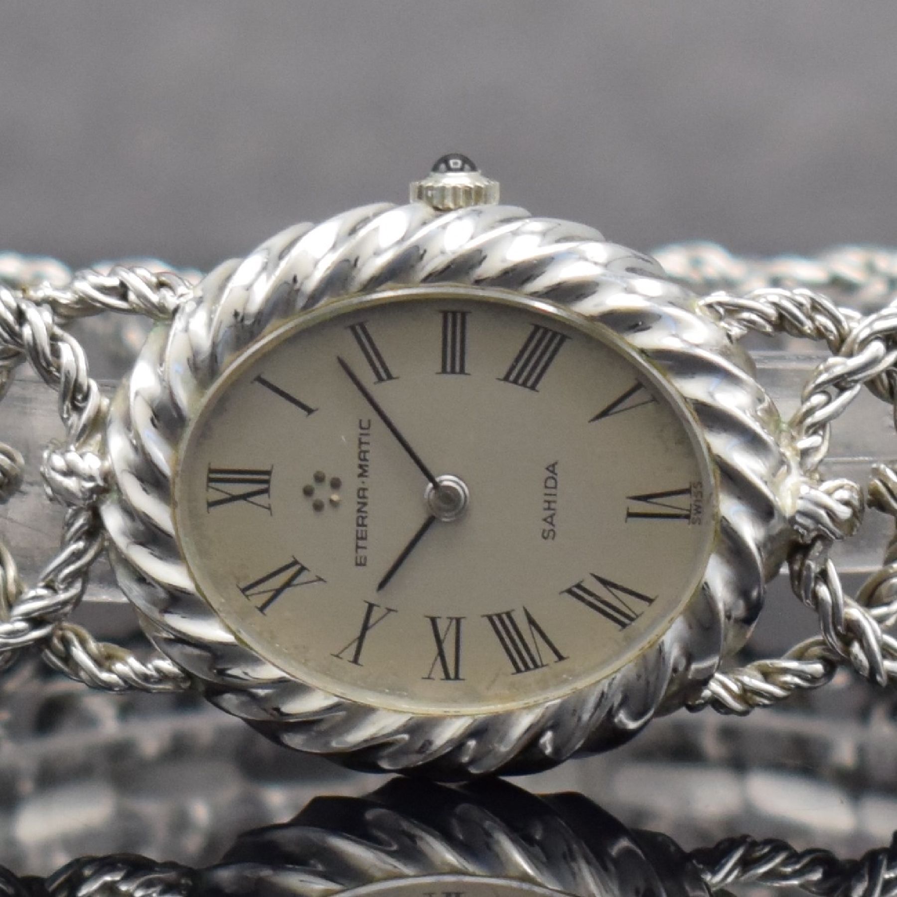 Detail a: ETERNA-MATIC ausgefallene Damenarmbanduhr in WG 750/000, Schweiz um 1970, Automatik, Boden aufgedr., aufwendiges Flechtband in WG 750/000, silb. ...