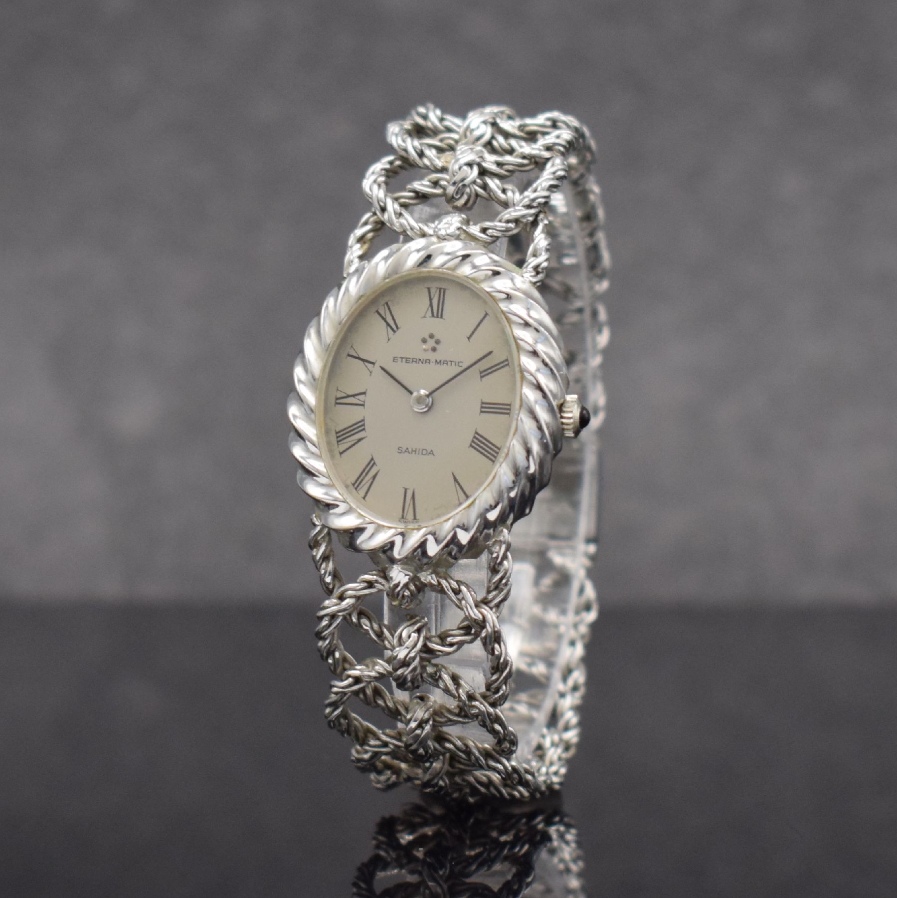 Detail b: ETERNA-MATIC ausgefallene Damenarmbanduhr in WG 750/000, Schweiz um 1970, Automatik, Boden aufgedr., aufwendiges Flechtband in WG 750/000, silb. ...