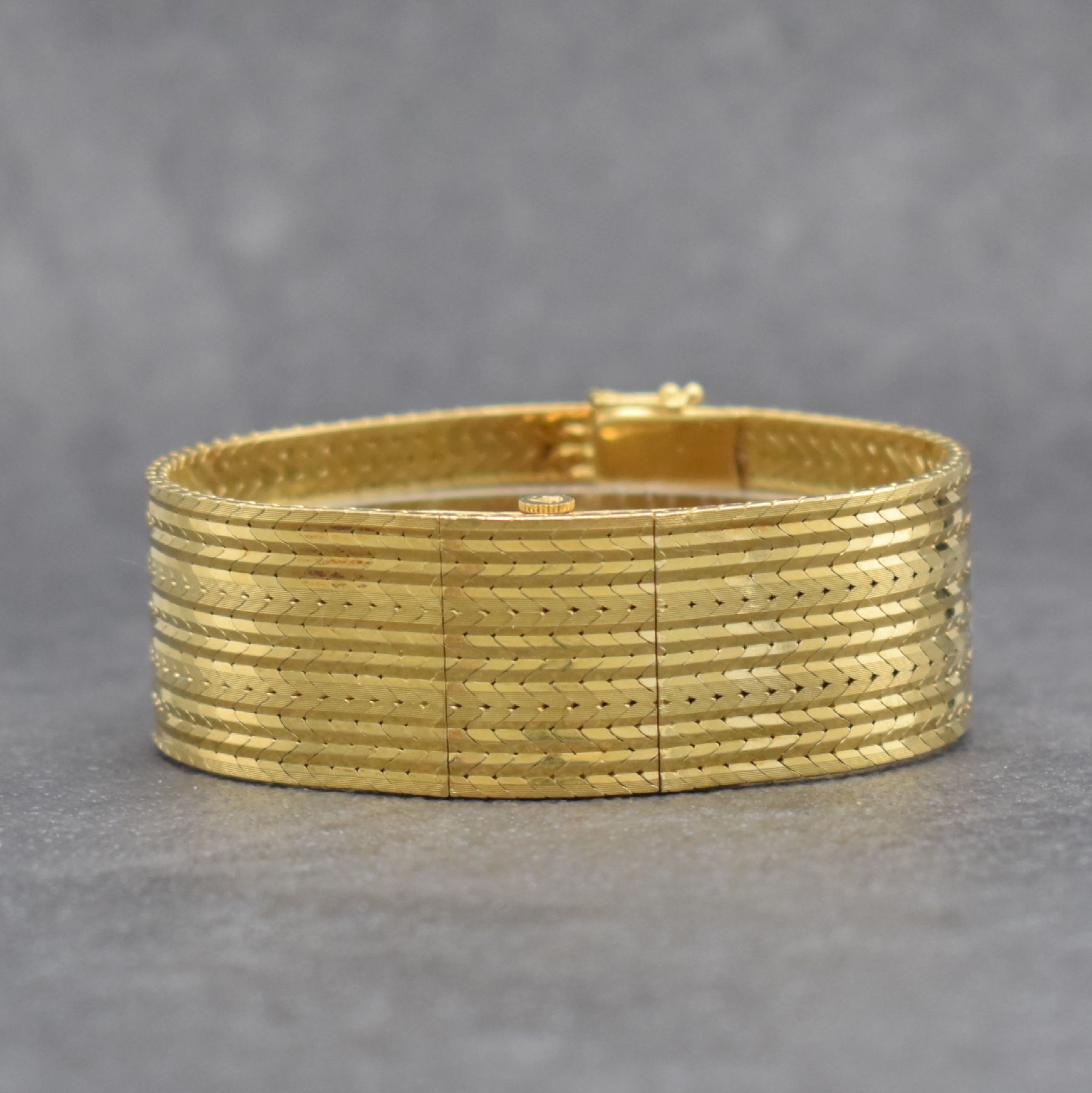 Detail b: ROLEX seltene Damenarmbanduhr in Bandform, Schweiz um 1960, Handaufzug, GG 750/000, v. Gehäuse ins Band übergehendes Design m. aufklappbarem ...
