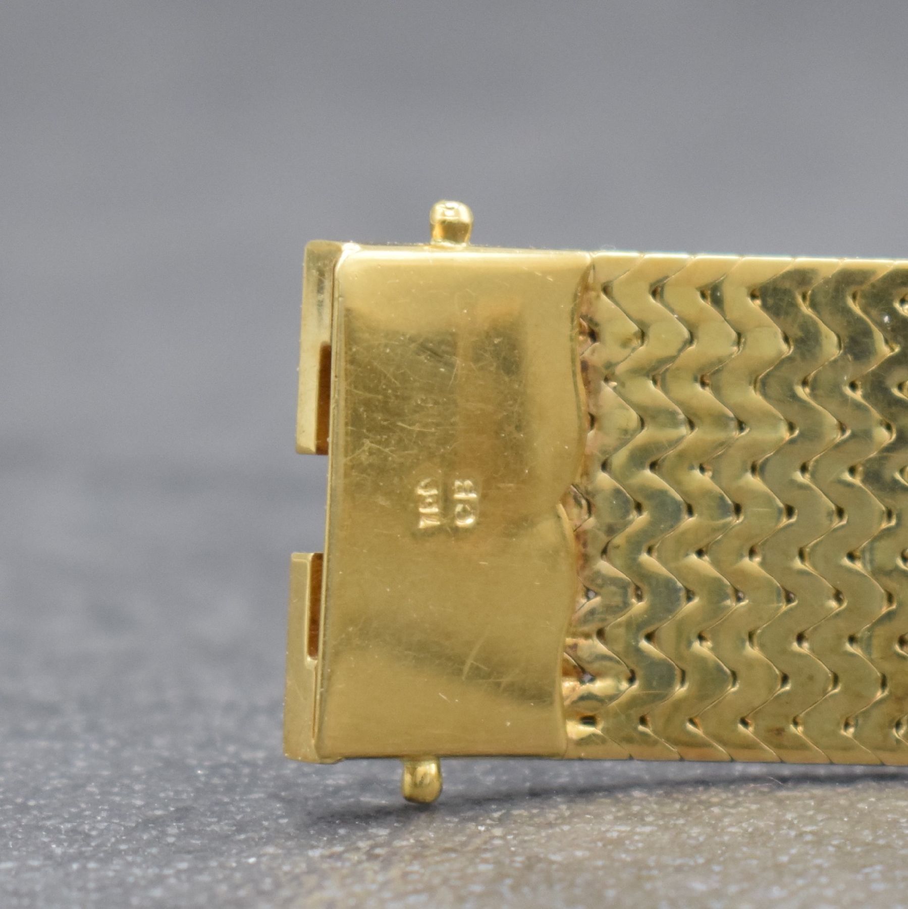 Detail h: ROLEX seltene Damenarmbanduhr in Bandform, Schweiz um 1960, Handaufzug, GG 750/000, v. Gehäuse ins Band übergehendes Design m. aufklappbarem ...