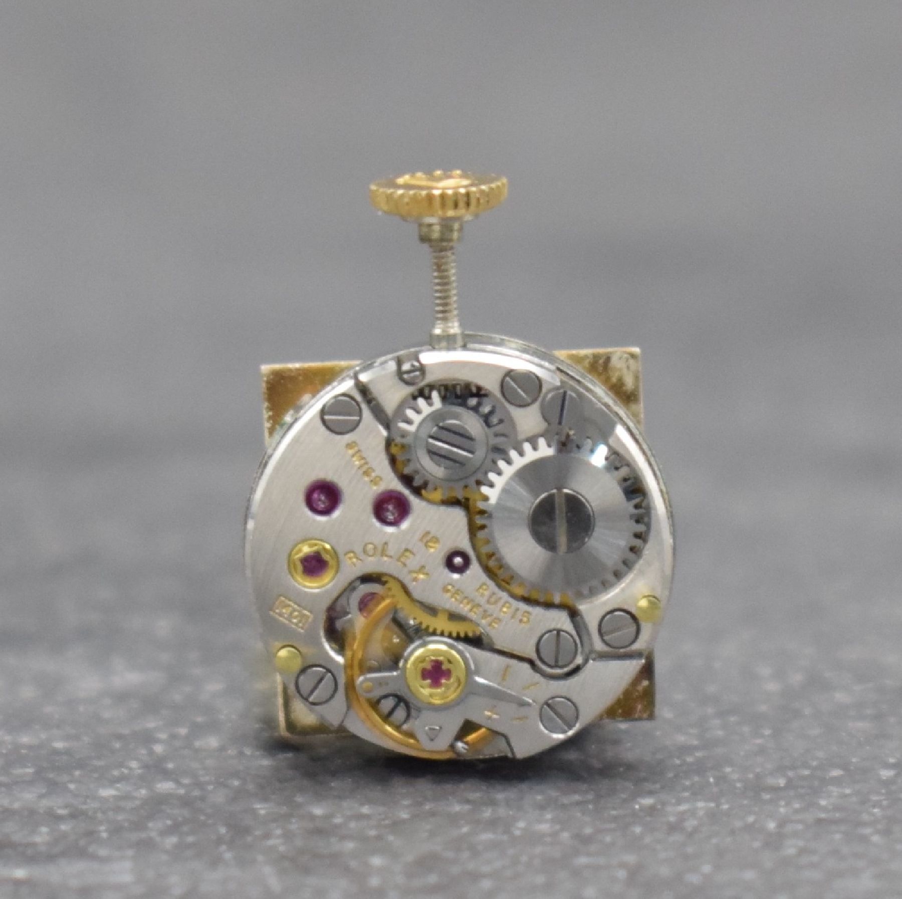 Detail i: ROLEX seltene Damenarmbanduhr in Bandform, Schweiz um 1960, Handaufzug, GG 750/000, v. Gehäuse ins Band übergehendes Design m. aufklappbarem ...