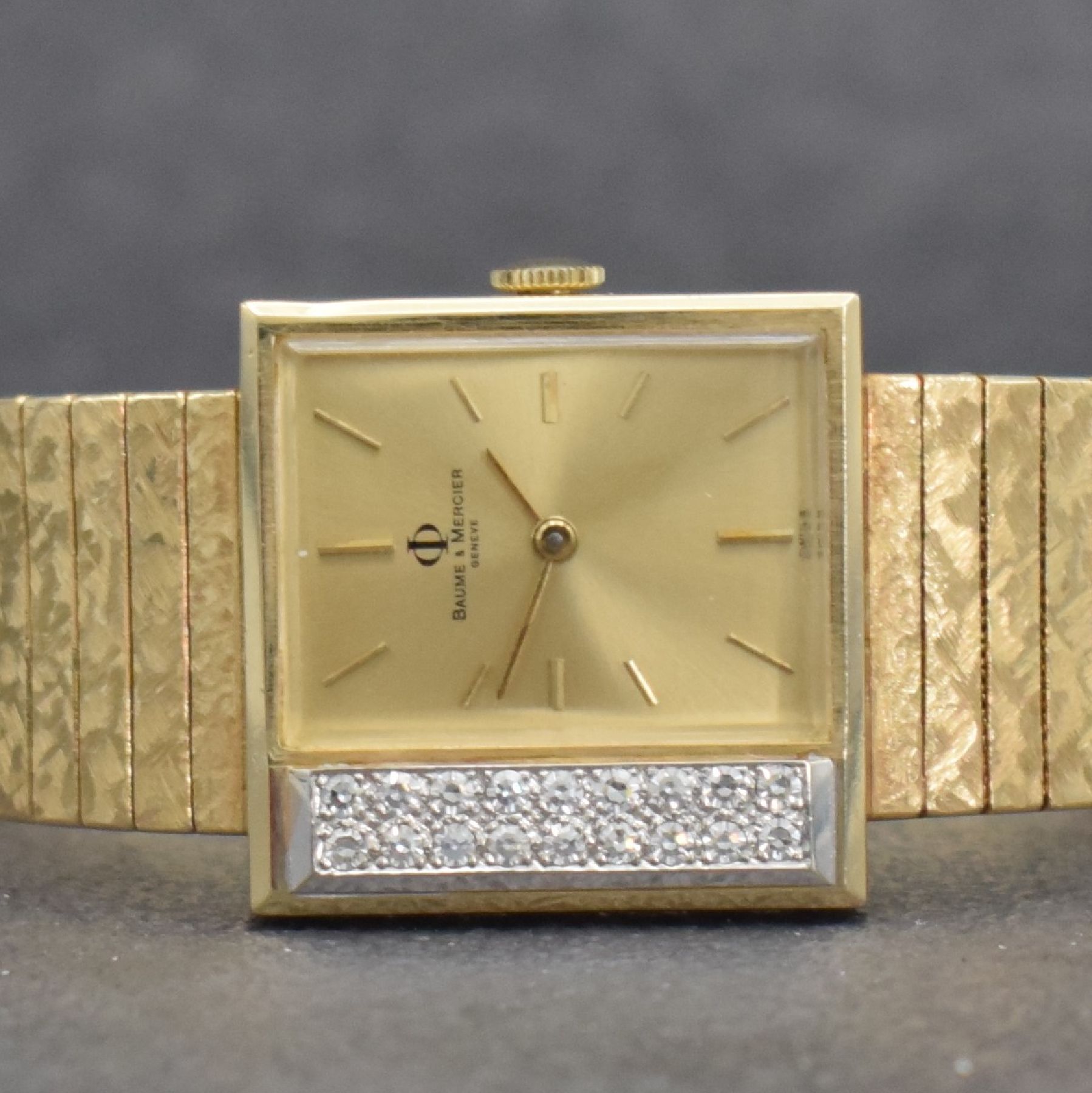 Detail a: BAUME & MERCIER Damenarmbanduhr in GG 585/000, Schweiz um 1965, Handaufzug, Geh. aufw. m. Diamanten bes. zus. ca. 0,2 ct, Boden aufgedr., Goldband in ...