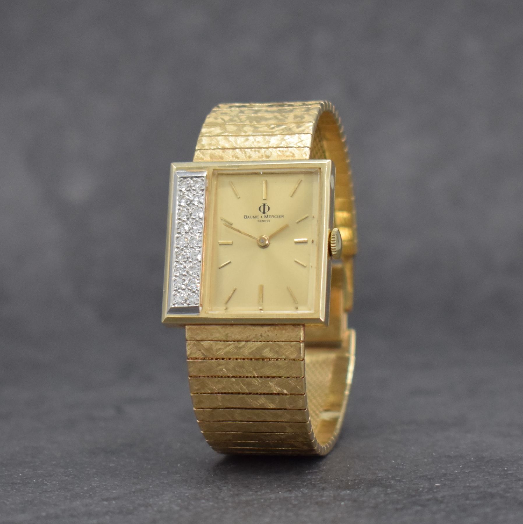Detail b: BAUME & MERCIER Damenarmbanduhr in GG 585/000, Schweiz um 1965, Handaufzug, Geh. aufw. m. Diamanten bes. zus. ca. 0,2 ct, Boden aufgedr., Goldband in ...