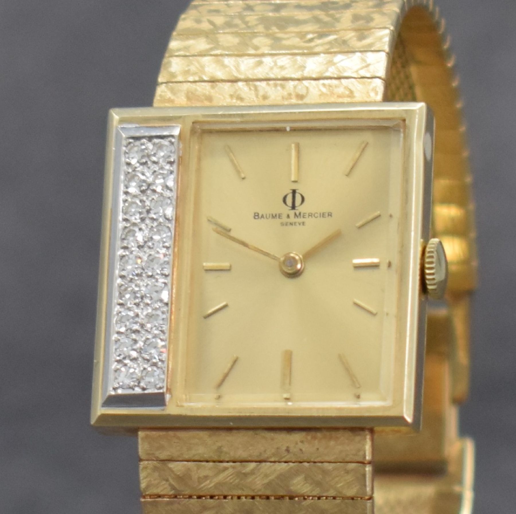 Detail c: BAUME & MERCIER Damenarmbanduhr in GG 585/000, Schweiz um 1965, Handaufzug, Geh. aufw. m. Diamanten bes. zus. ca. 0,2 ct, Boden aufgedr., Goldband in ...