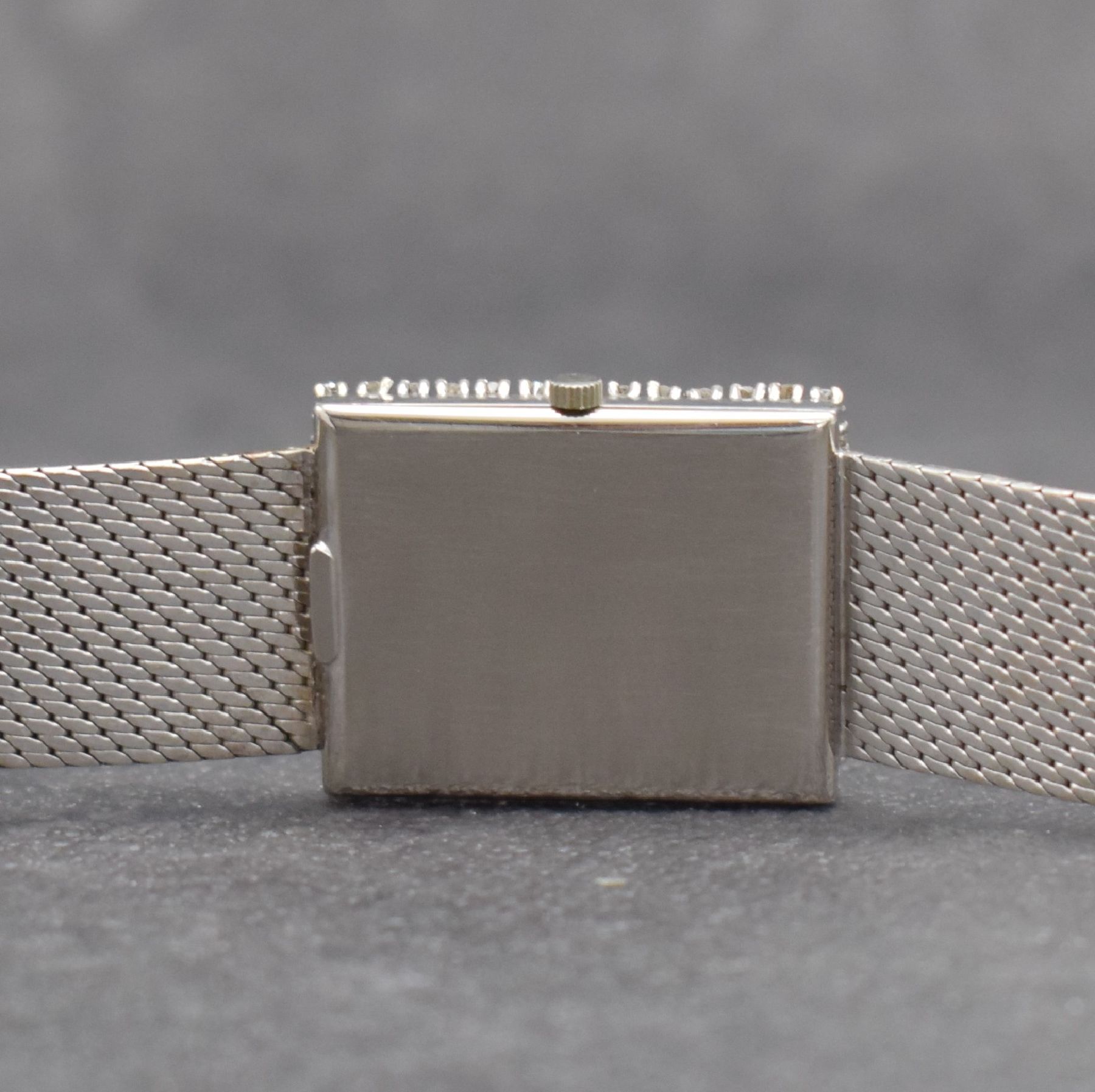 Detail f: VACHERON & CONSTANTIN Armbanduhr in WG 750/000, Schweiz um 1965, Handaufzug, Boden aufgedr., Milanaiseband in WG 750/000, silb. Zifferbl. rest., 2x ...