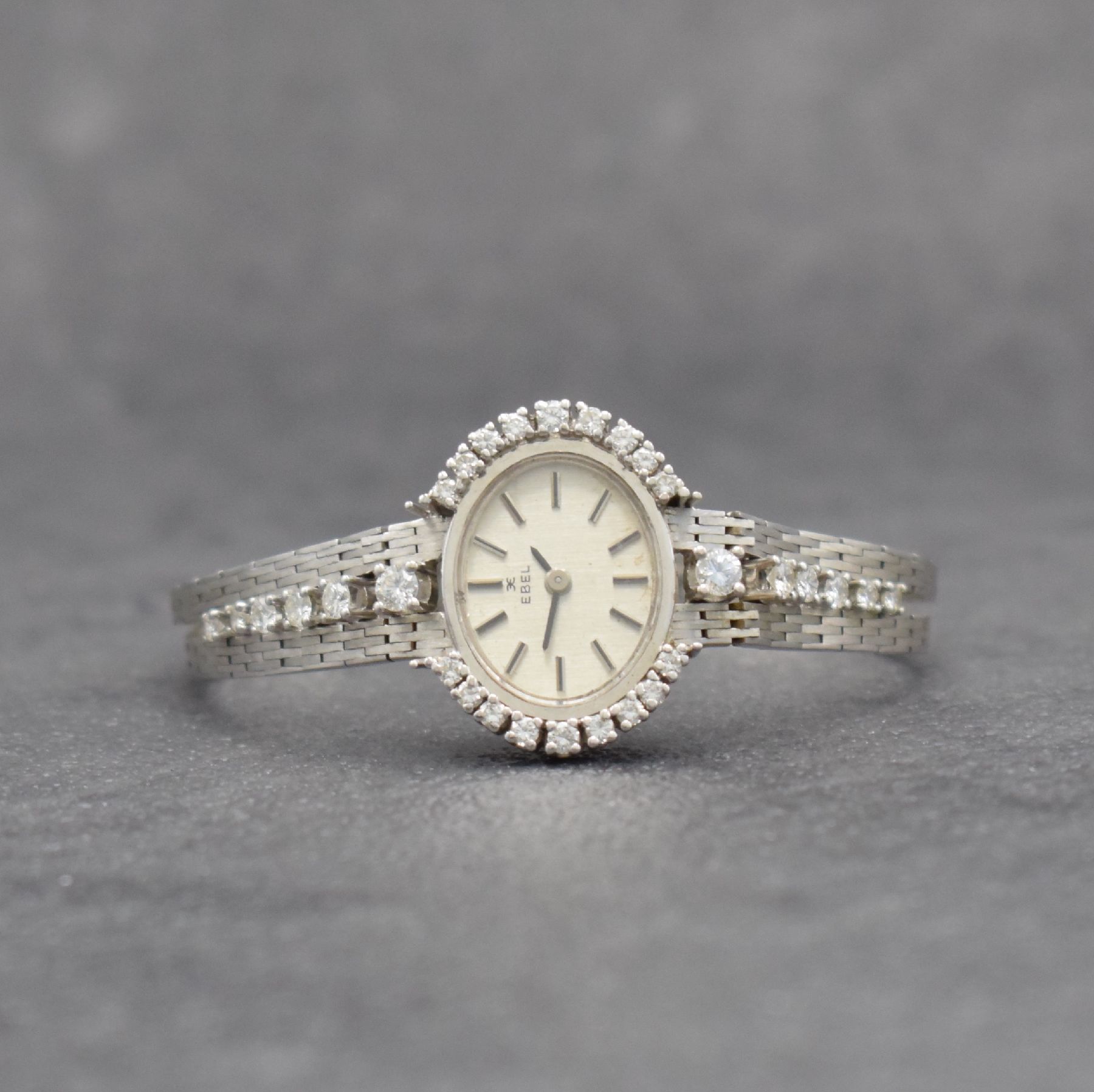EBEL feine Damenarmbanduhr in WG 750/000 mit Brillanten, Schweiz um 1970, Handaufzug, Lünette & Bandansätze aufw. m. Brillanten bes. zus. ca. 1 ct, ...