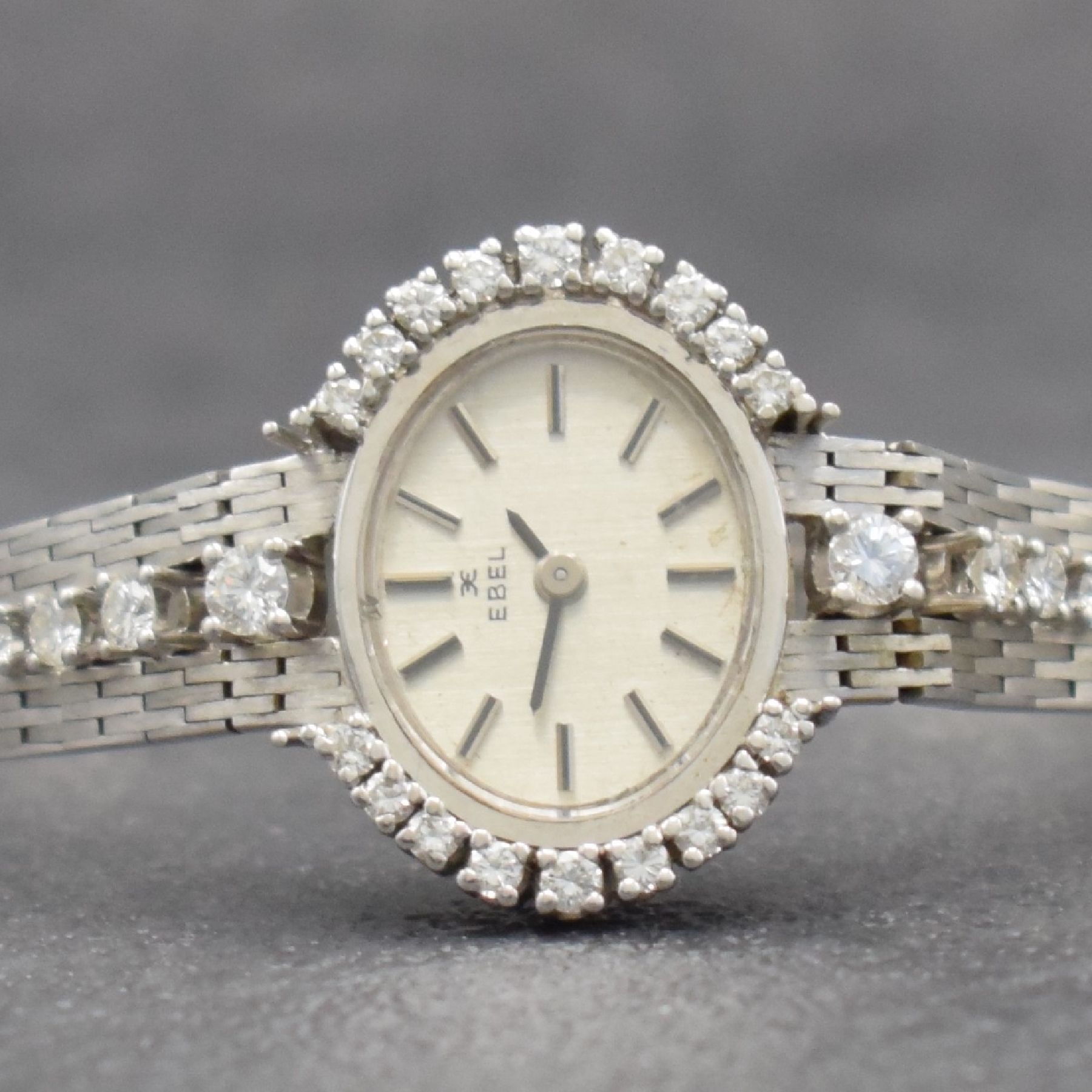 Detail a: EBEL feine Damenarmbanduhr in WG 750/000 mit Brillanten, Schweiz um 1970, Handaufzug, Lünette & Bandansätze aufw. m. Brillanten bes. zus. ca. 1 ct, ...