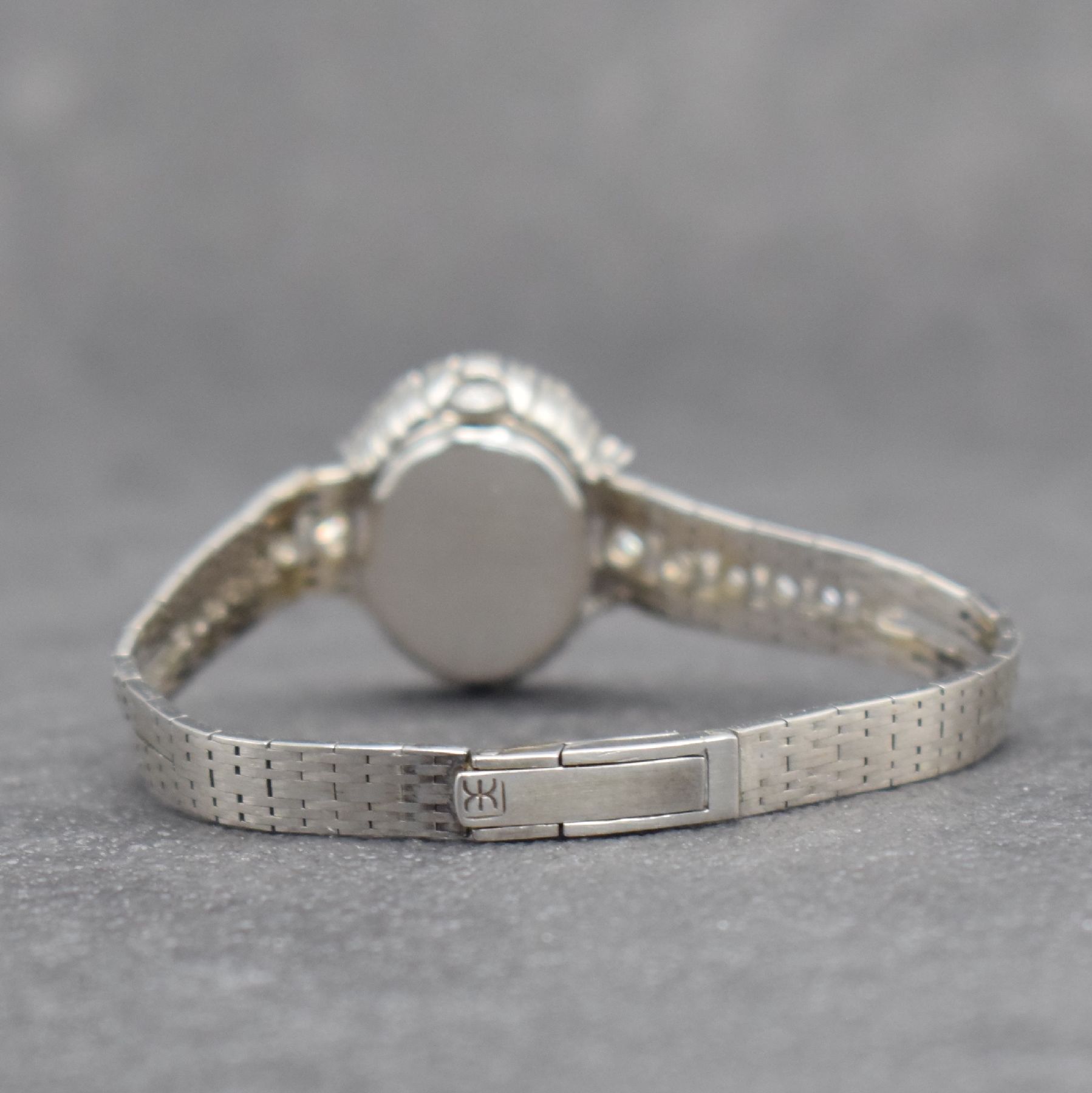 Detail b: EBEL feine Damenarmbanduhr in WG 750/000 mit Brillanten, Schweiz um 1970, Handaufzug, Lünette & Bandansätze aufw. m. Brillanten bes. zus. ca. 1 ct, ...
