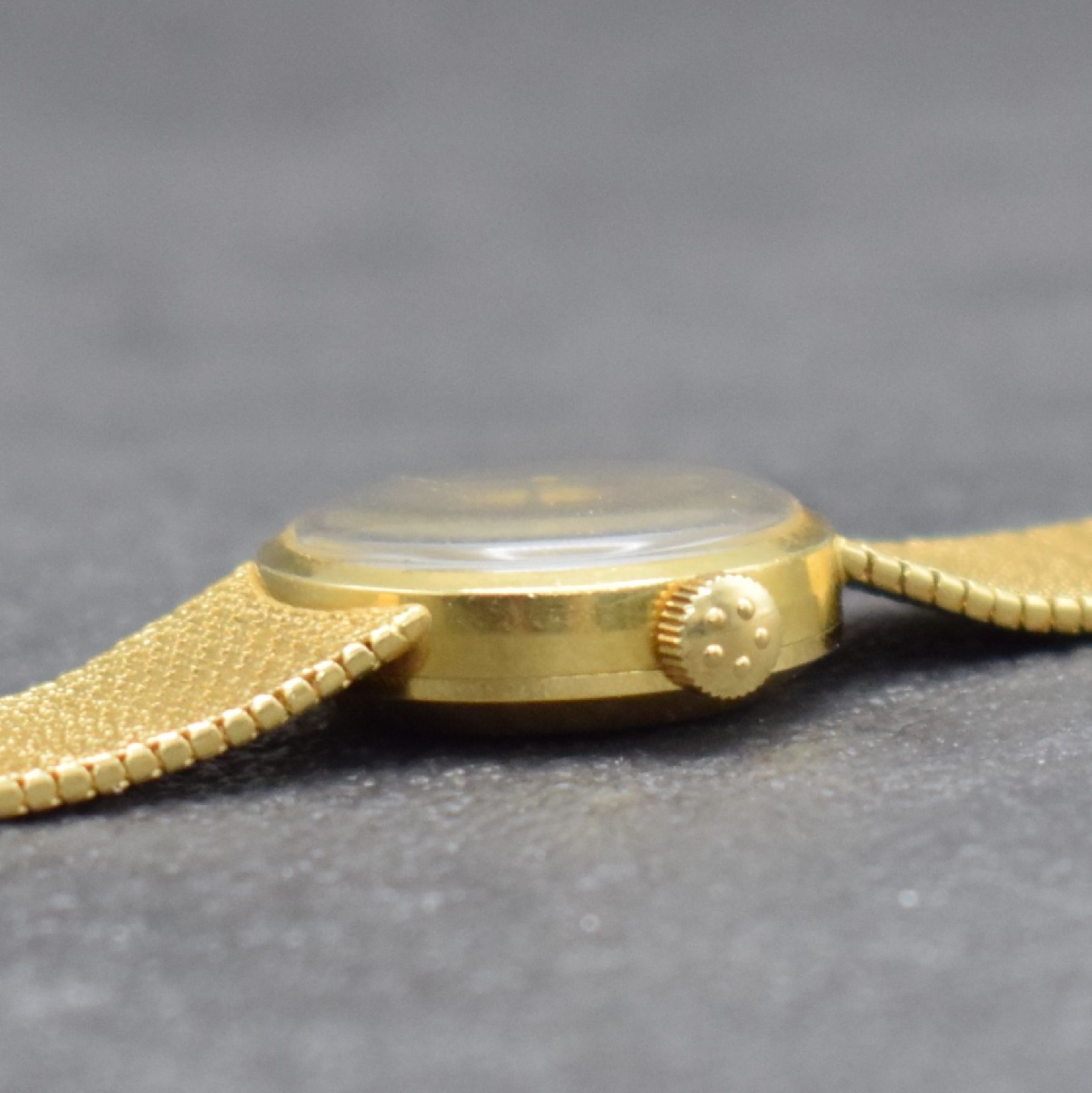 Detail f: ETERNA Sahida Damenarmbanduhr in GG 750/000, Schweiz um 1965, Automatik, gedr. Geh. am orig. Milanaiseband, orig. Krone & Glas, gold. Zifferbl., ...