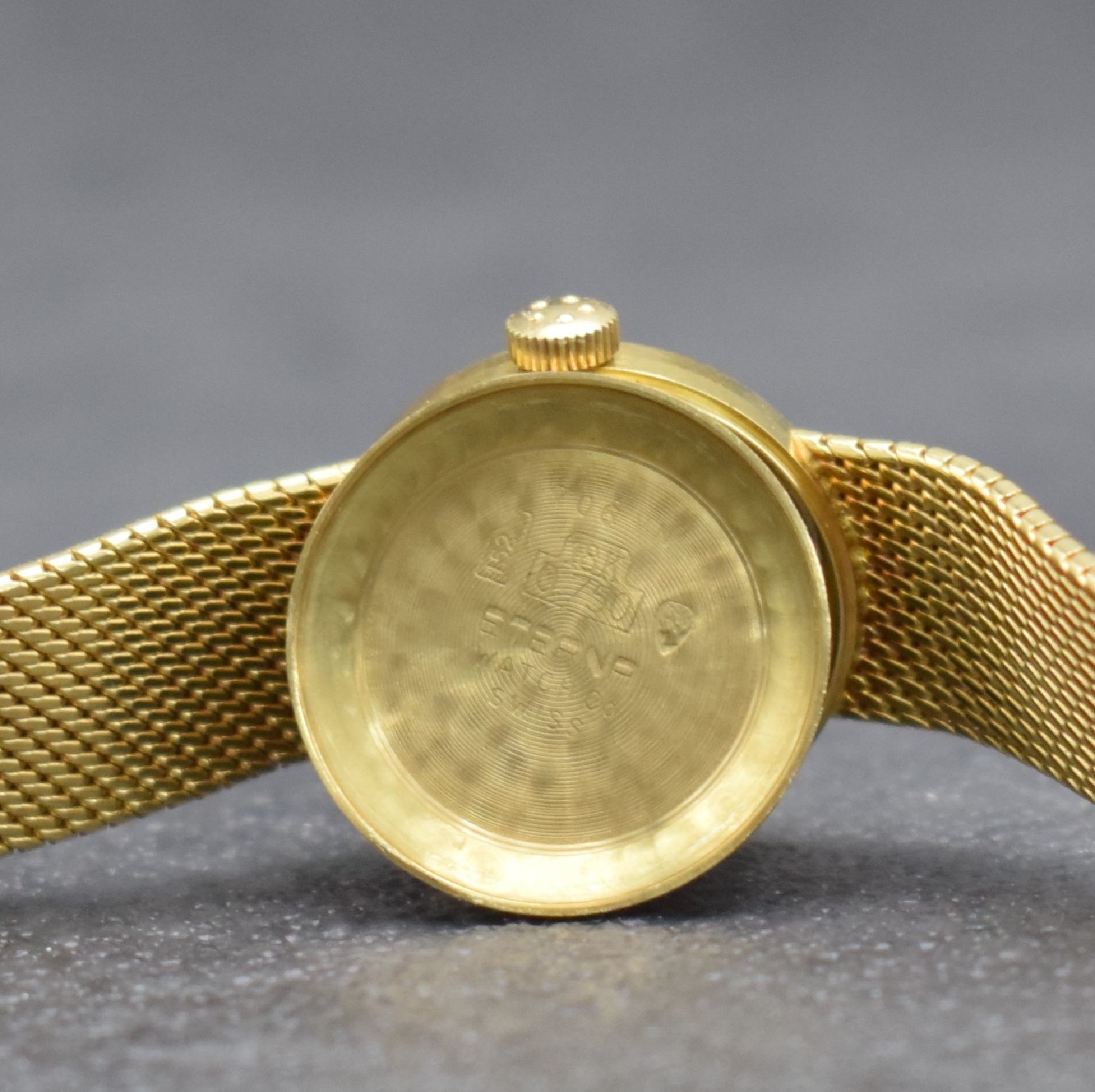 Detail k: ETERNA Sahida Damenarmbanduhr in GG 750/000, Schweiz um 1965, Automatik, gedr. Geh. am orig. Milanaiseband, orig. Krone & Glas, gold. Zifferbl., ...