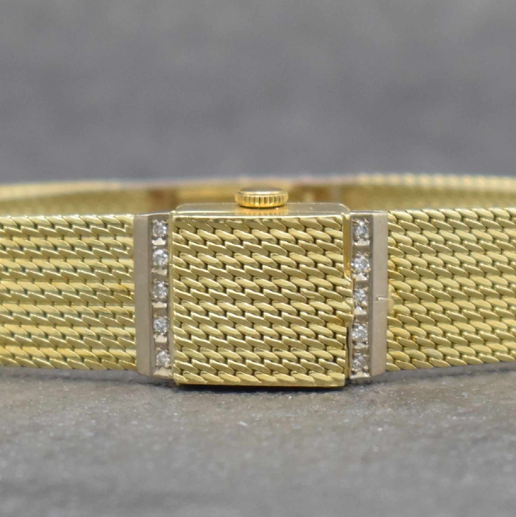Detail b: RHODOS Diamantbesetzte Damenarmbanduhr in GG 585/000, Schweiz um 1965, Handaufzug, durchgehendes Milanaiseband, silb. Zifferbl. unter ...