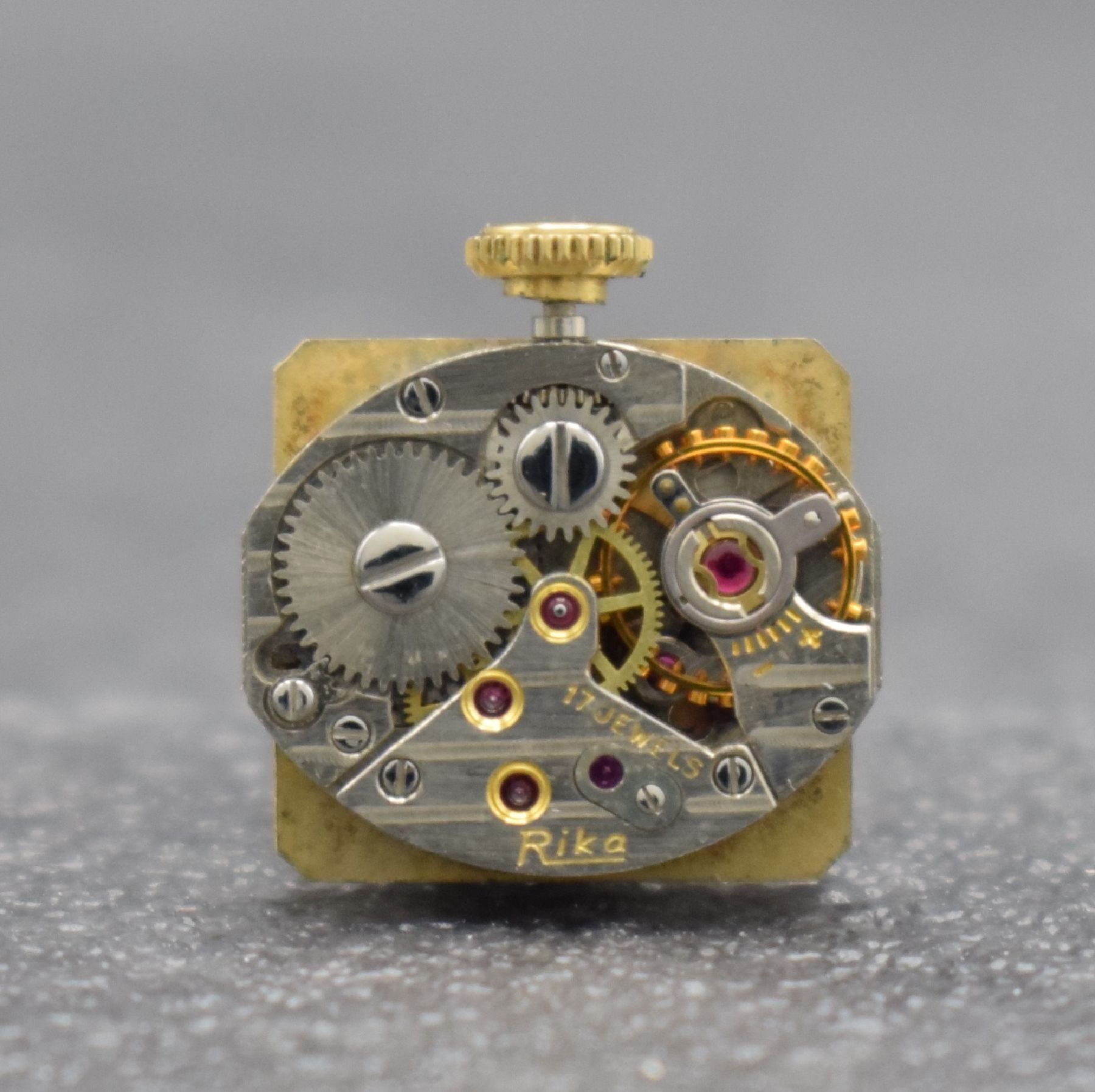Detail f: RHODOS Diamantbesetzte Damenarmbanduhr in GG 585/000, Schweiz um 1965, Handaufzug, durchgehendes Milanaiseband, silb. Zifferbl. unter ...