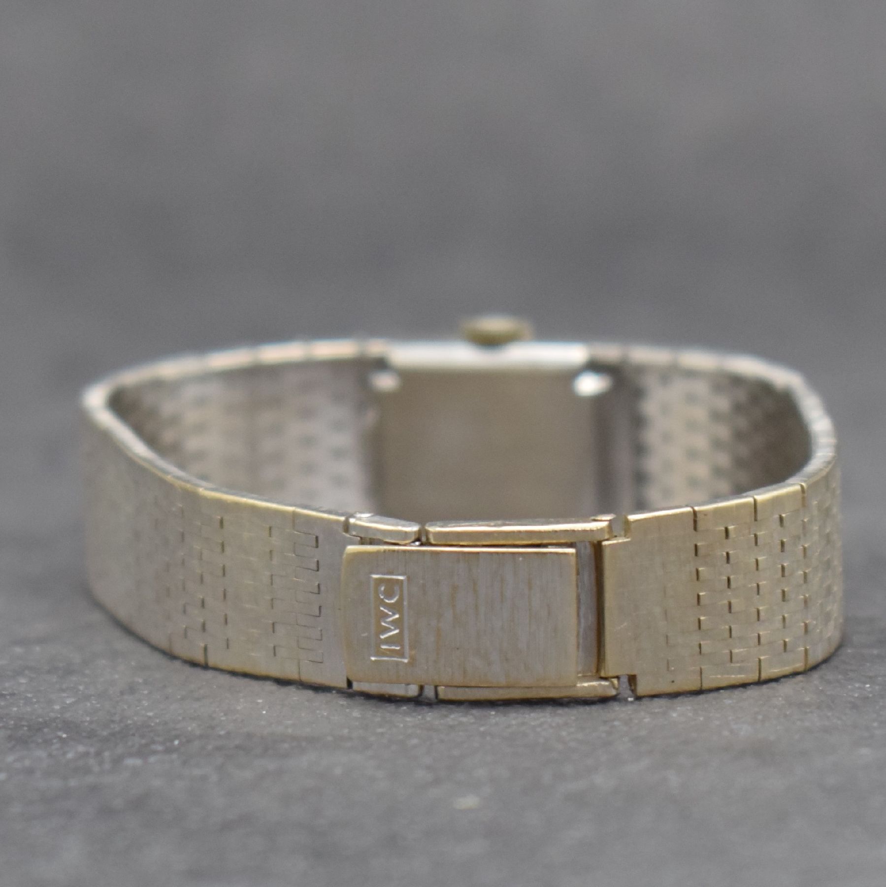Detail b: IWC feine Damenarmbanduhr in WG 750/000, Handaufzug, Schweiz um 1966, 2-teil. Geh., Boden aufgedr., silberfarb. Zifferblatt m. aufges. Indizes, Anz. ...