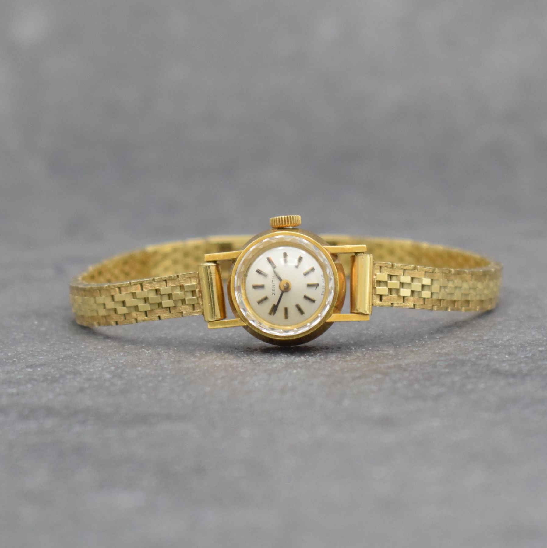 ZENITH Damenarmbanduhr in GG 750/000 mit neutralem Band in GG 585/000, Schweiz um 1965, Handaufzug, gedr. Geh., orig. Krone, silb. Zifferbl., ...
