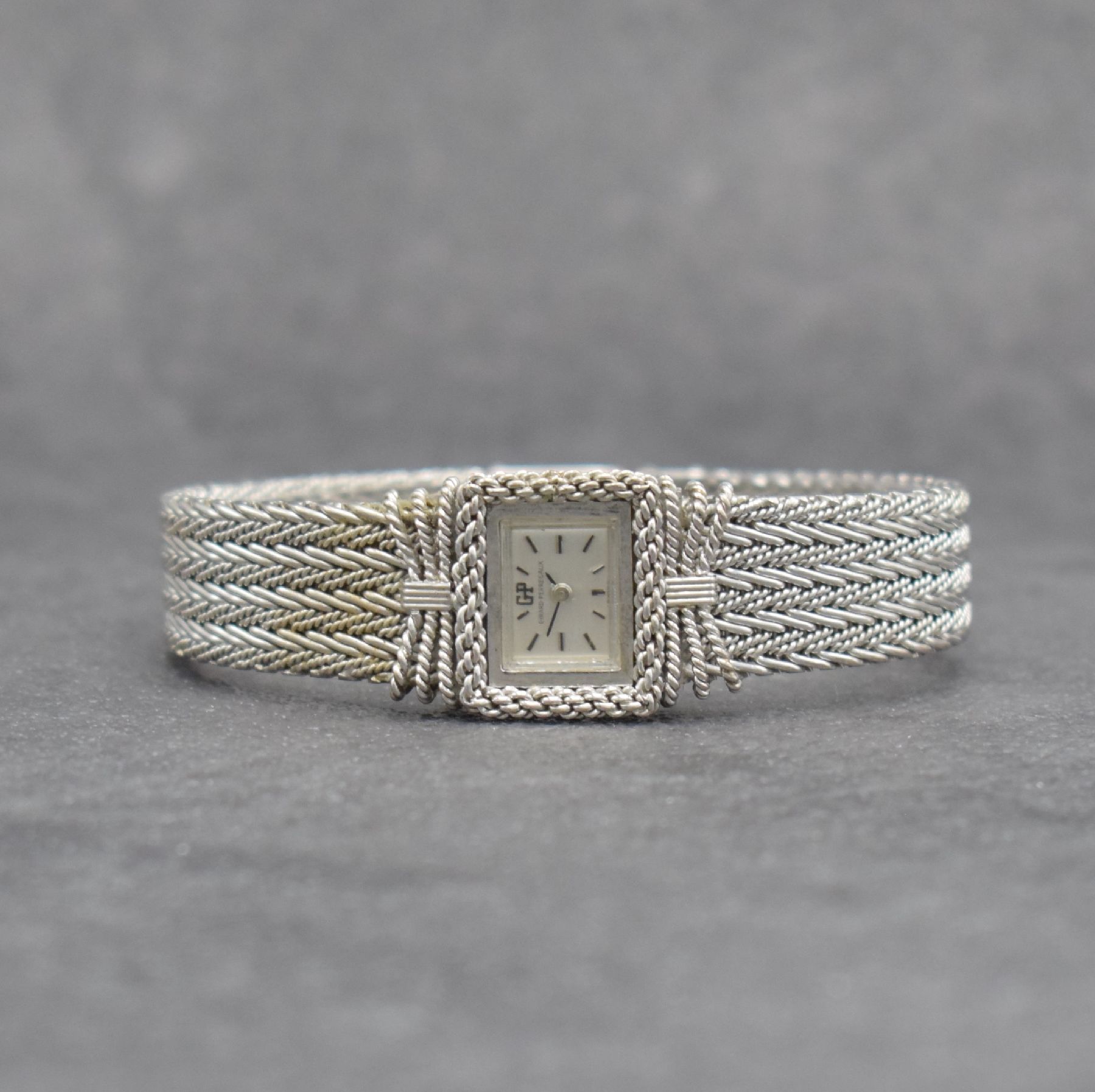 GIRARD PERREGAUX ausgefallene Damenarmbanduhr in WG 750/000, Schweiz um 1970, Handaufzug, rechteck. Geh. m. schleifen-artig geflochtener Front, silb. ...