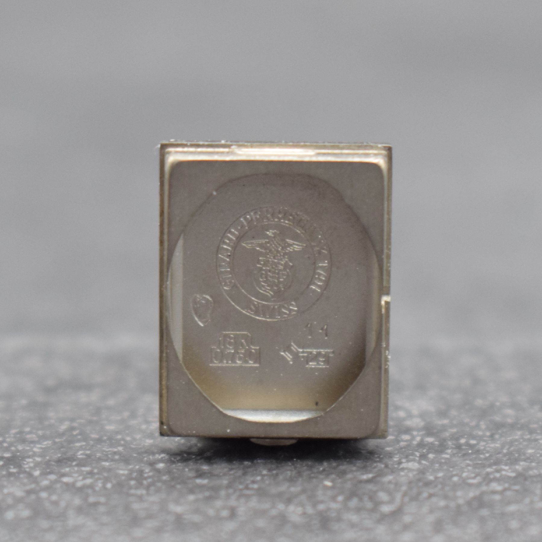 Detail h: GIRARD PERREGAUX ausgefallene Damenarmbanduhr in WG 750/000, Schweiz um 1970, Handaufzug, rechteck. Geh. m. schleifen-artig geflochtener Front, silb. ...