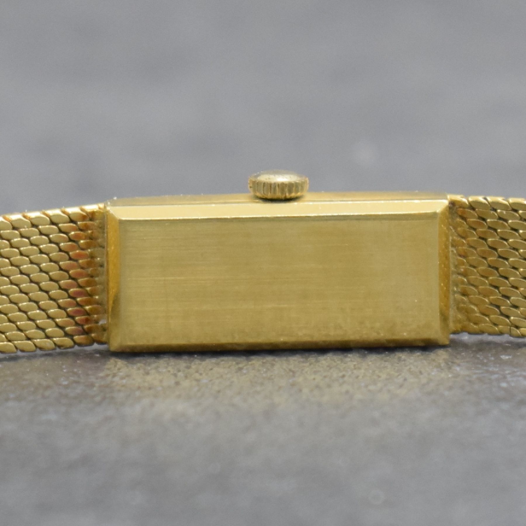Detail c: CORUM Damenarmbanduhr in GG 750/000, Schweiz um 1965, Handaufzug, schmales gedr. Geh., anges. Gay Freres Milanaiseband, silb. Zifferbl. pat., vern. ...