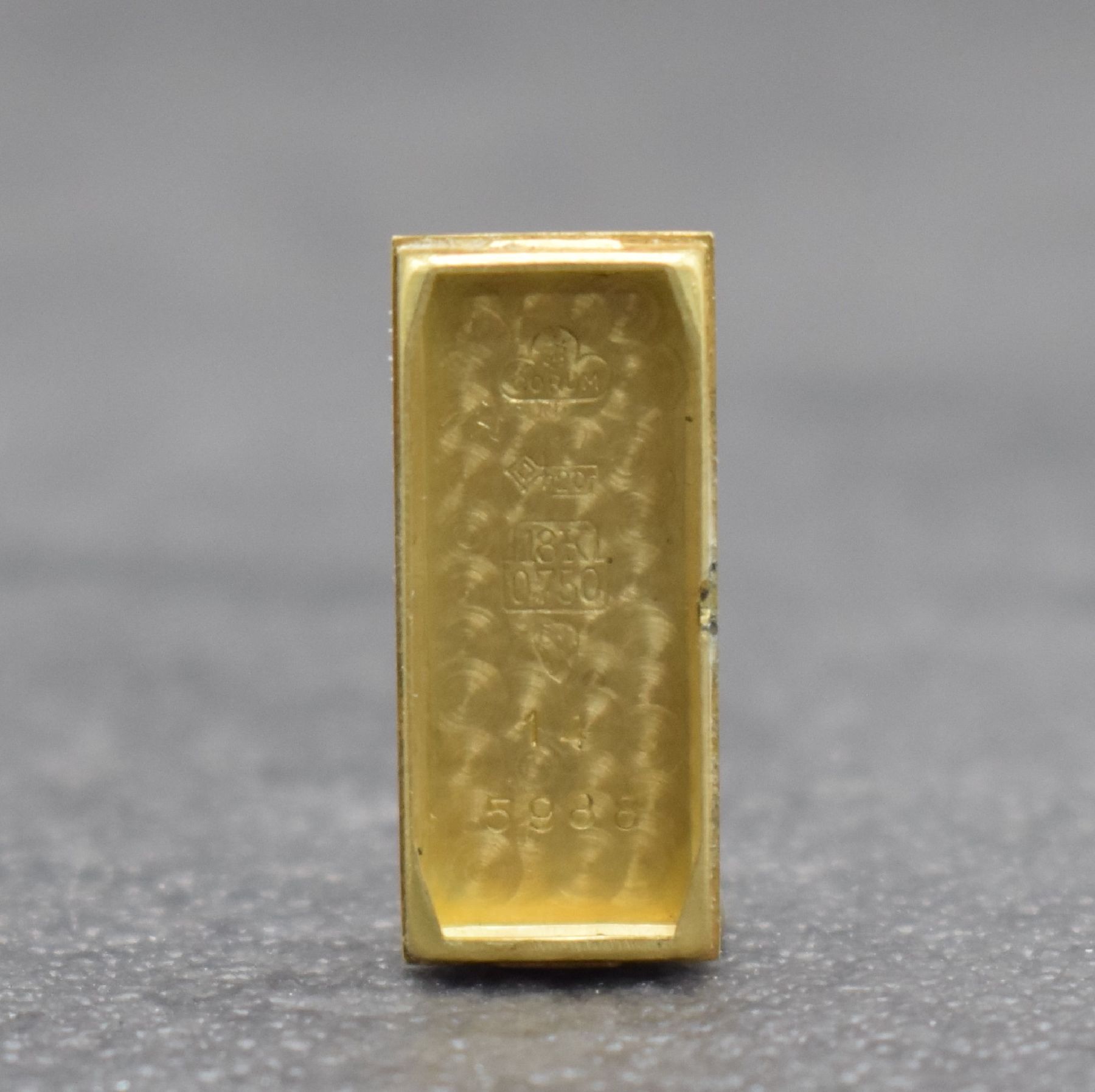 Detail e: CORUM Damenarmbanduhr in GG 750/000, Schweiz um 1965, Handaufzug, schmales gedr. Geh., anges. Gay Freres Milanaiseband, silb. Zifferbl. pat., vern. ...